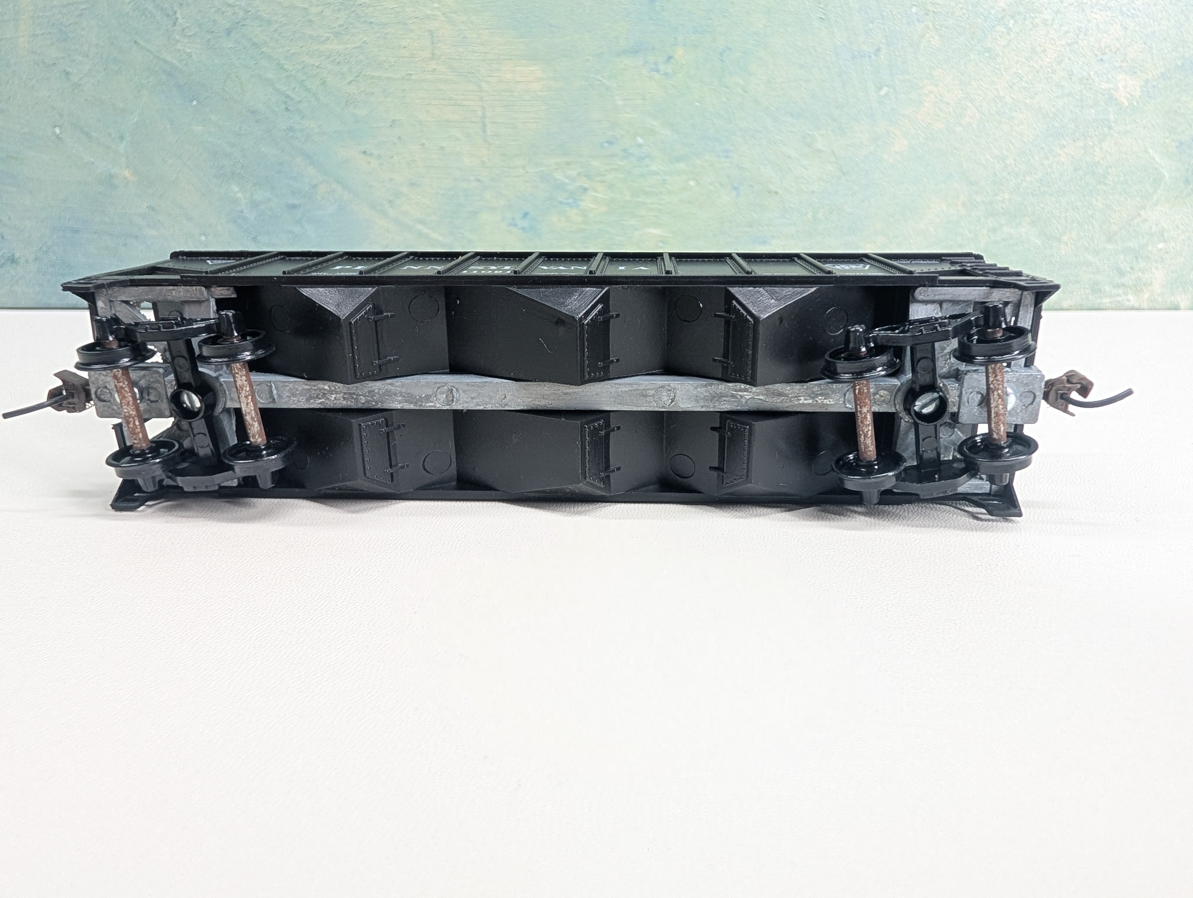 USED Roundhouse HO Scale 70 Ton 3 Bay Hopper Pennsylvania PRR #11091