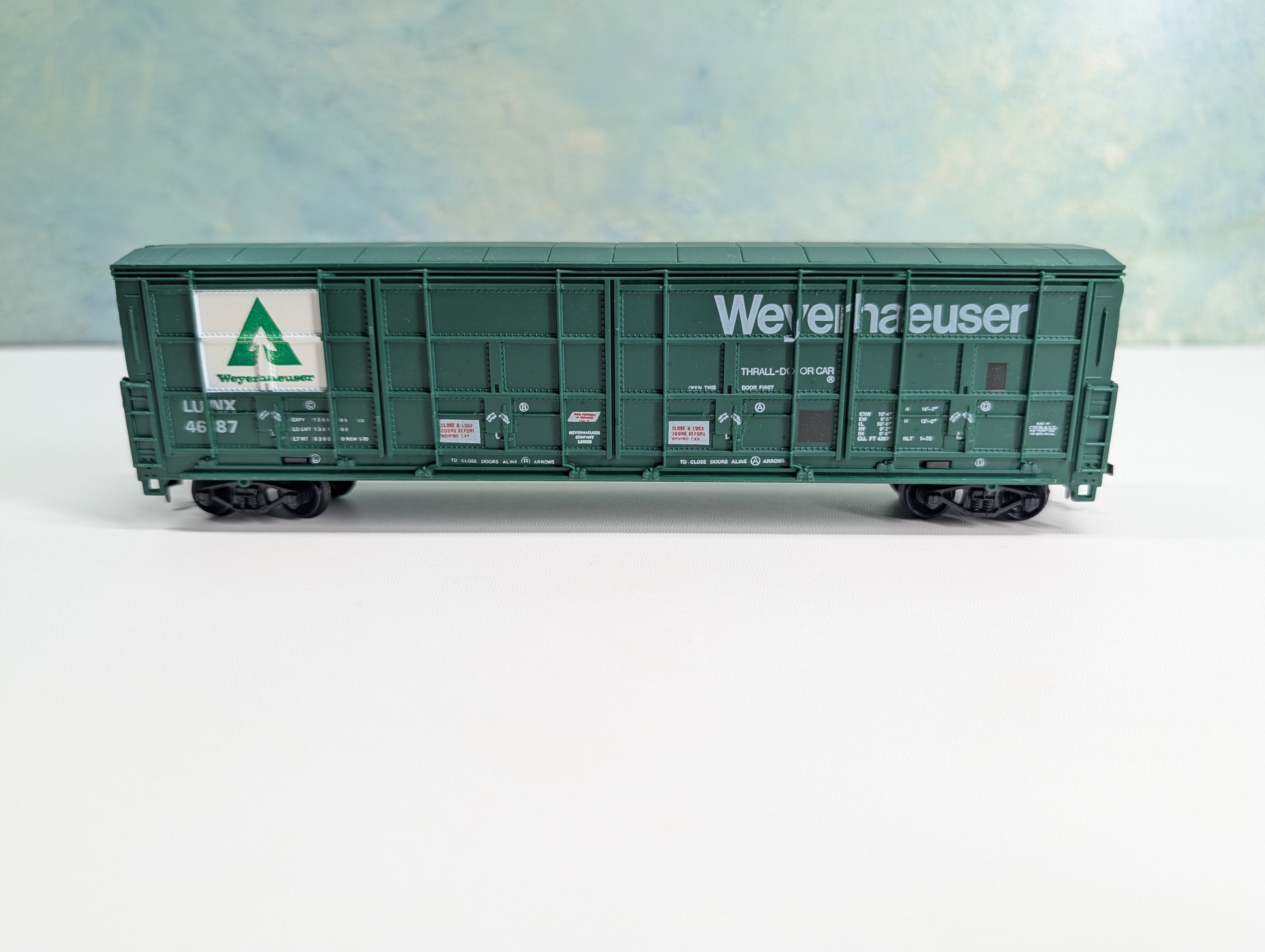 USED Life-Like HO Scale Thrall Door Box Car Weyerhaeuser LUNX #4687