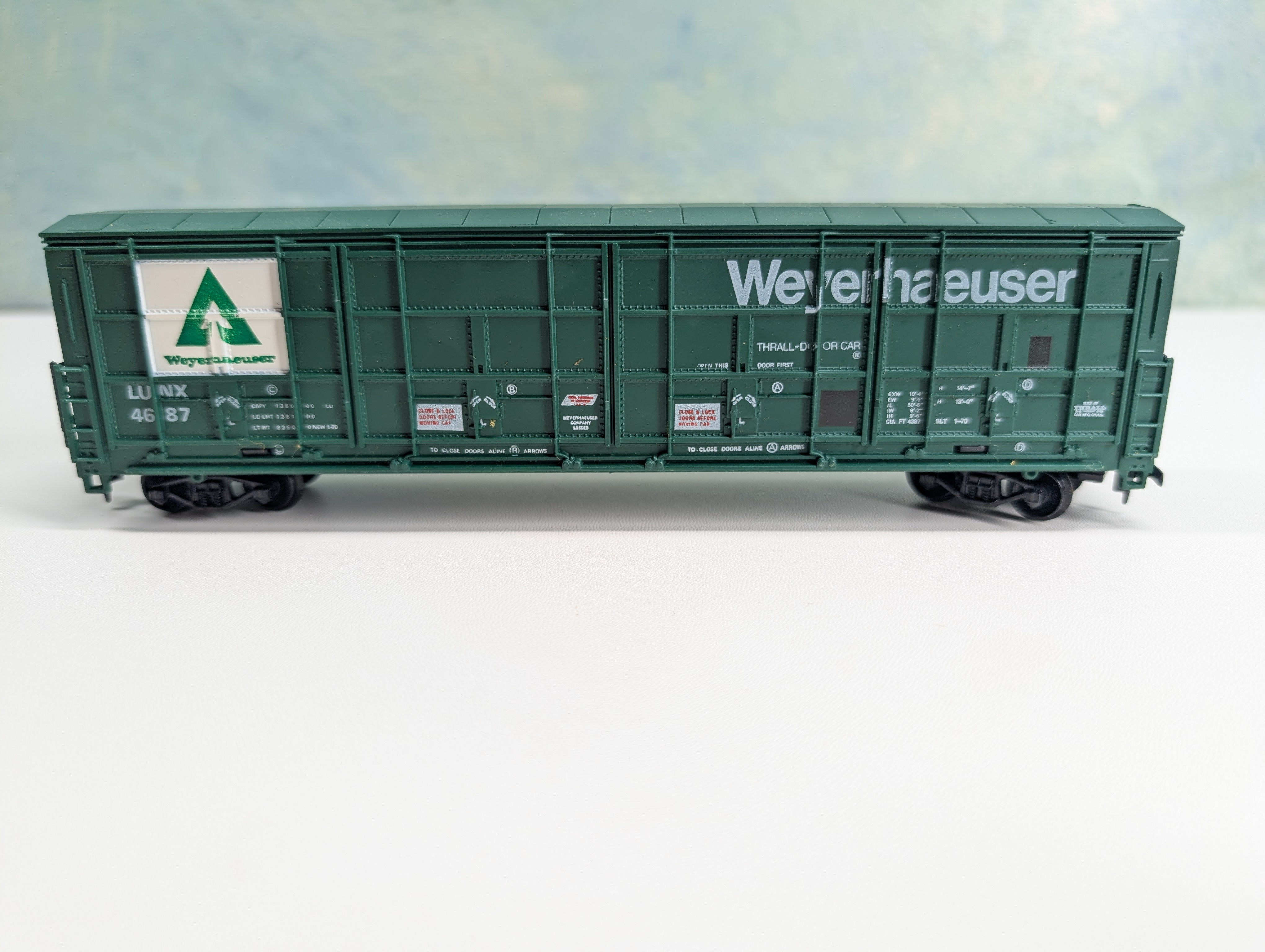 USED Life-Like HO Scale Thrall Door Box Car Weyerhaeuser LUNX #4687