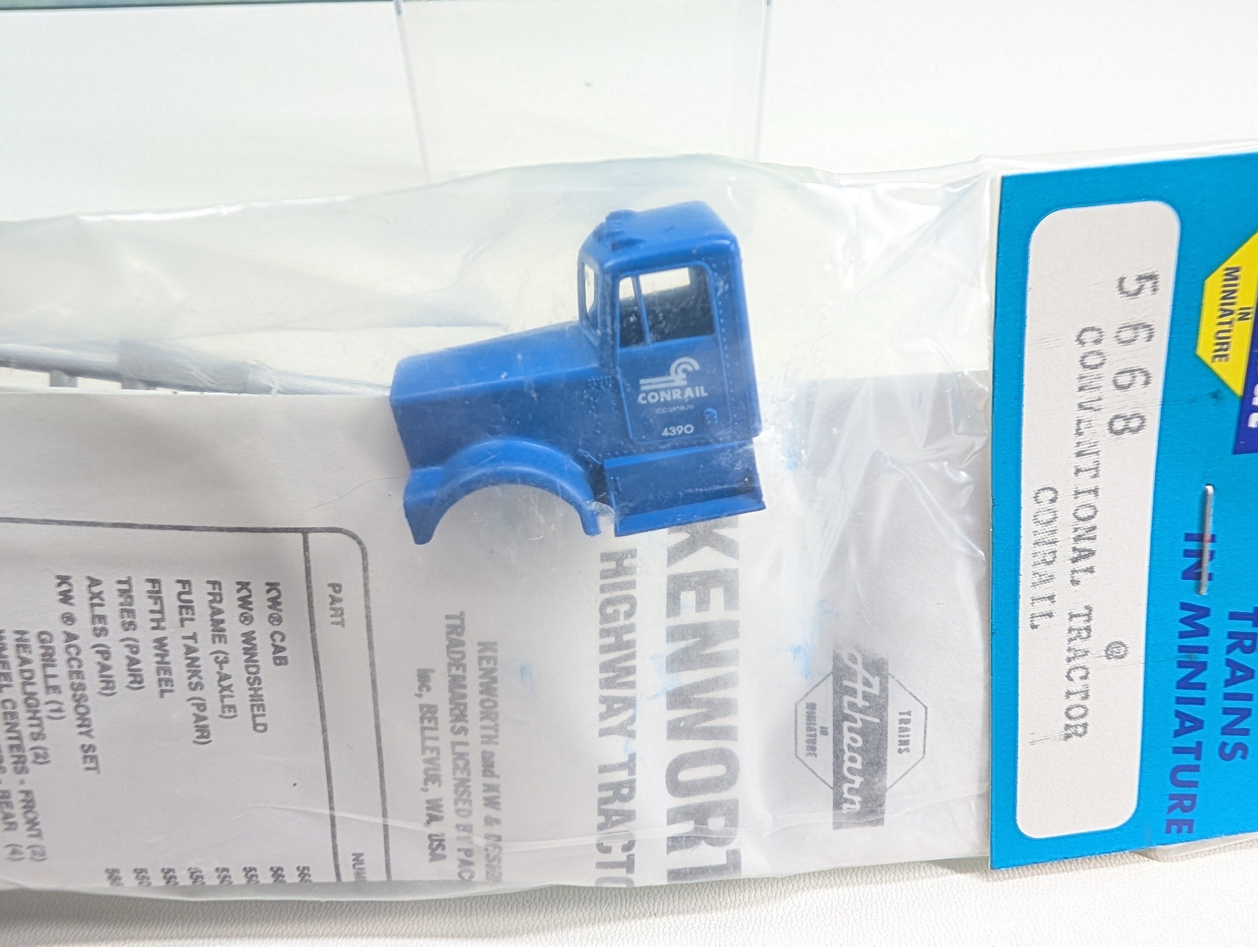 Athearn 5668 HO Scale Conventional Tractor Conrail