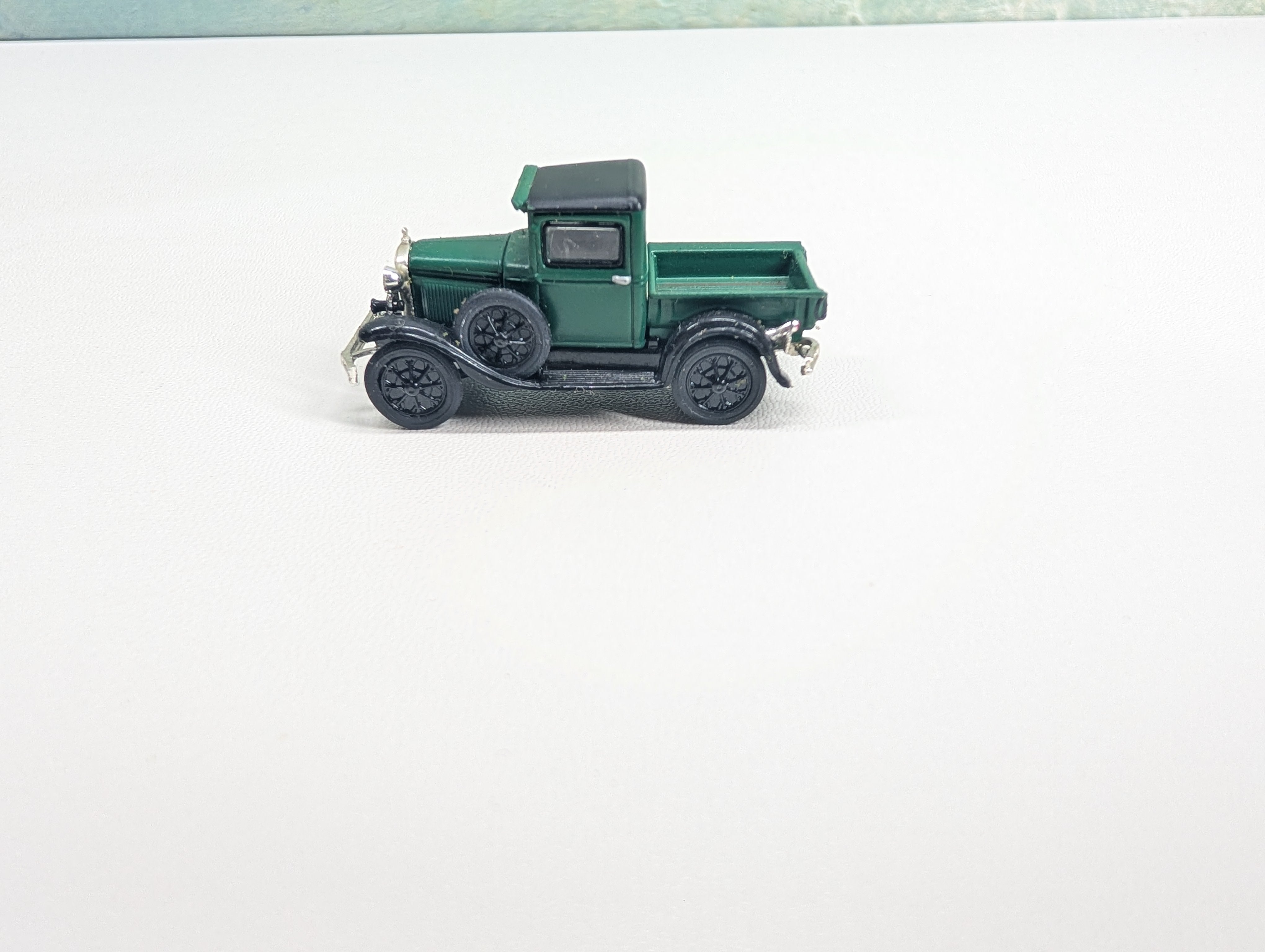 USED Athearn 26422 HO Scale Ford Model A Pick-Up Truck, Green