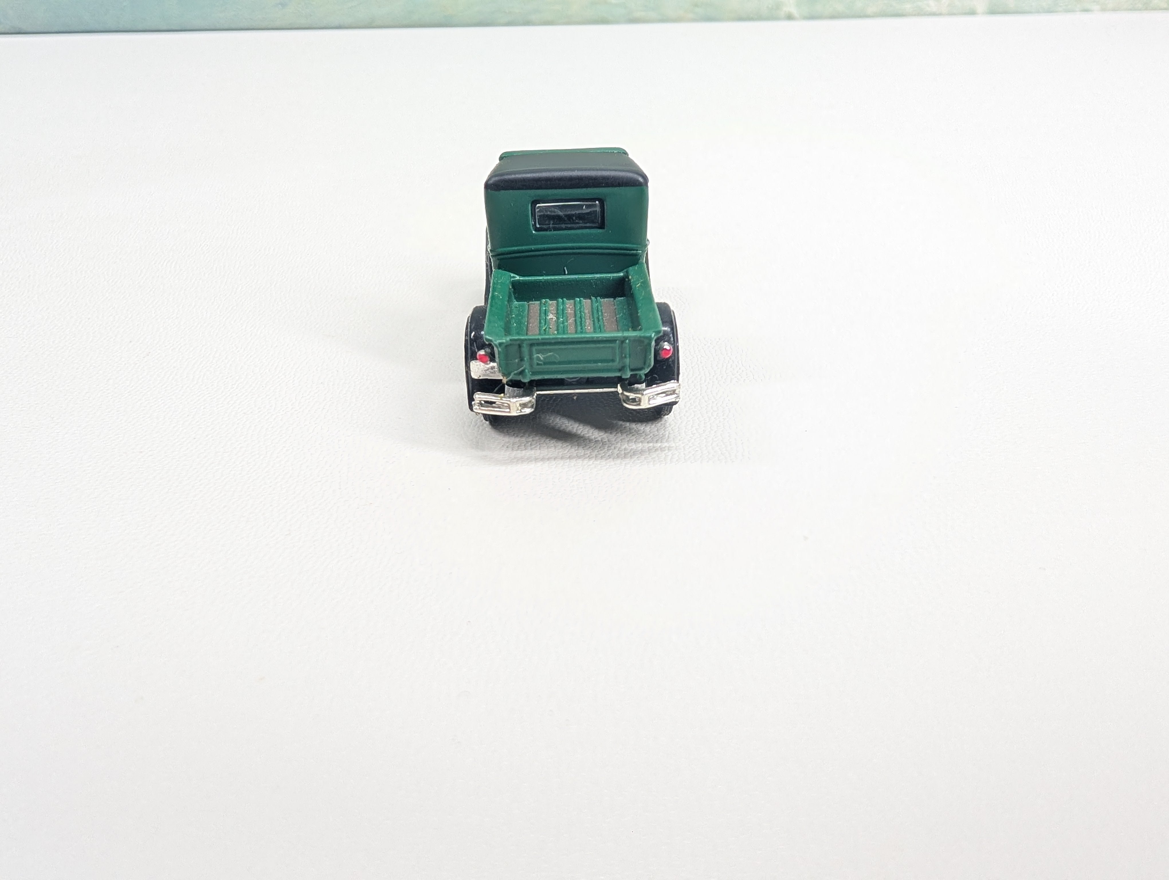 USED Athearn 26422 HO Scale Ford Model A Pick-Up Truck, Green