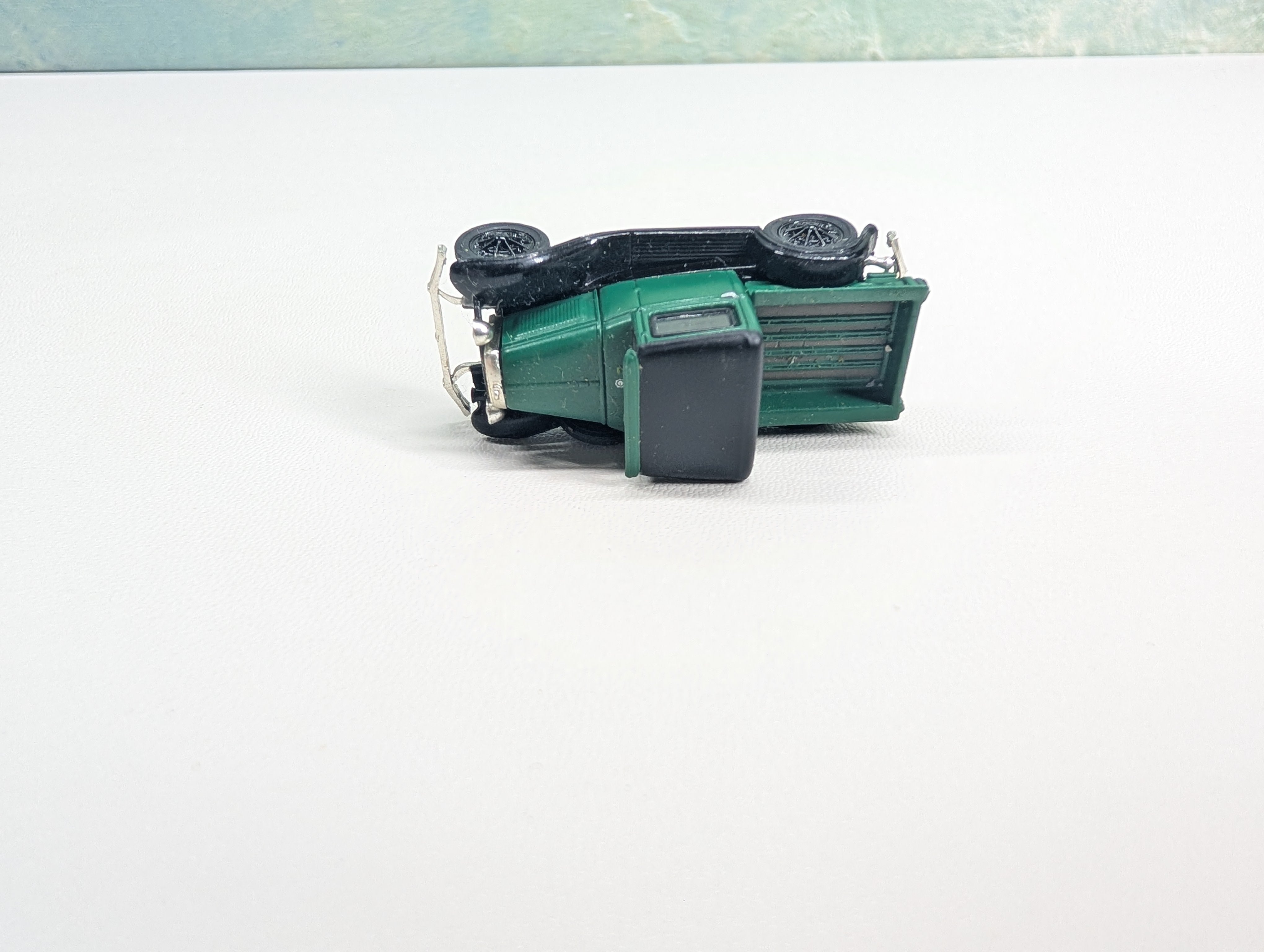 USED Athearn 26422 HO Scale Ford Model A Pick-Up Truck, Green