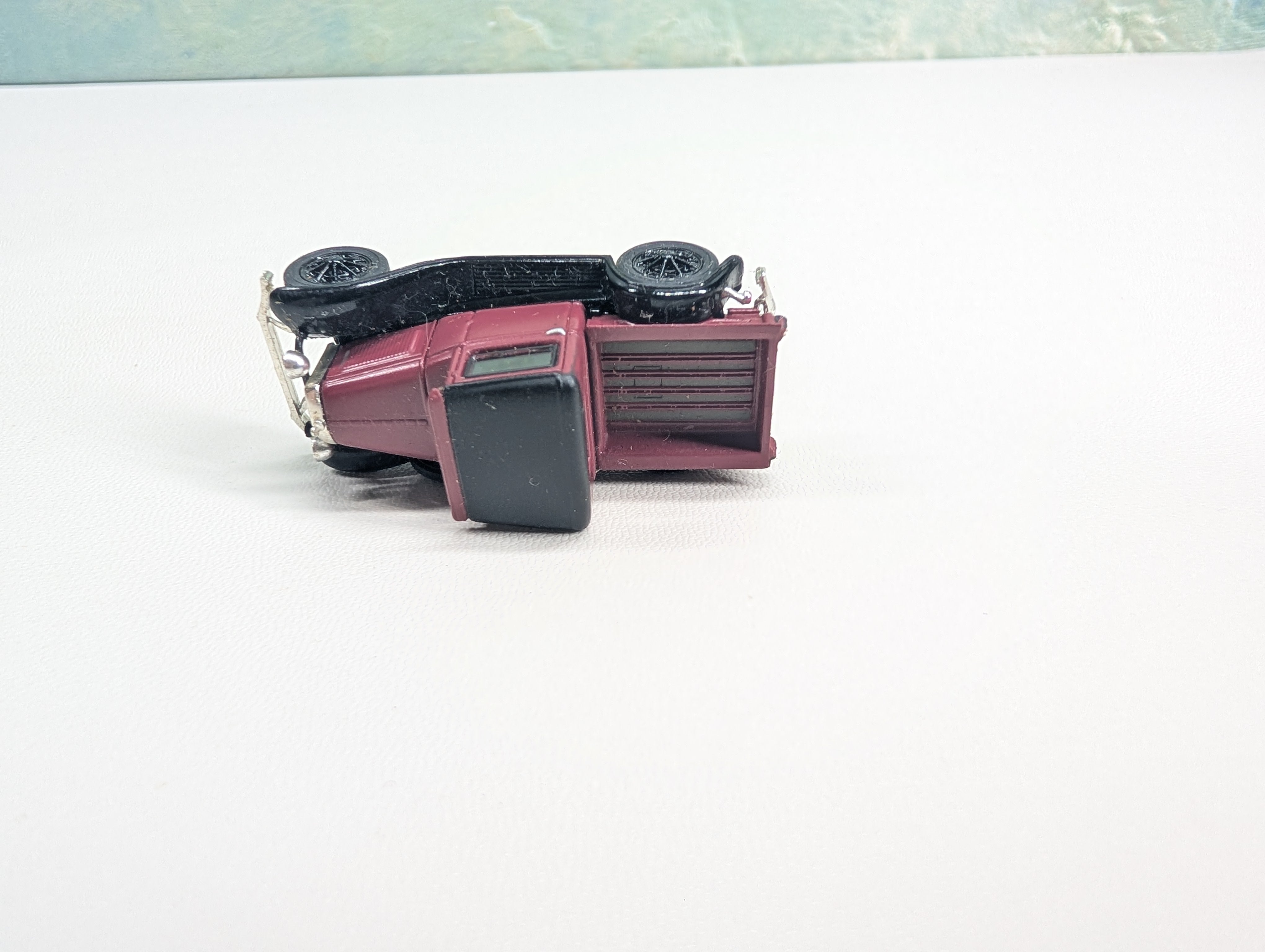 USED Athearn 26421 HO Scale Ford Model A Pick-Up Truck, Burgundy