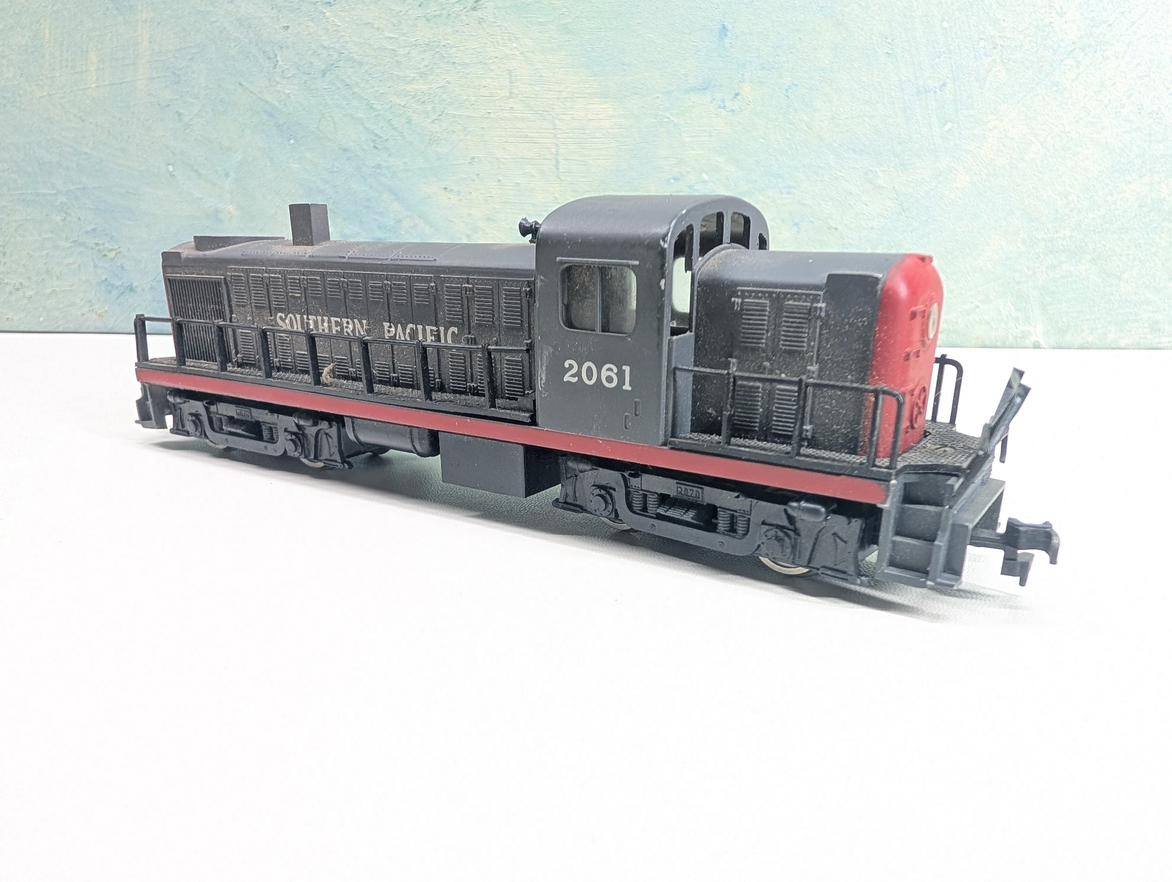 USED AHM HO Scale Unpowered RS-2 Diesel Locomotive Southern Pacific #2061