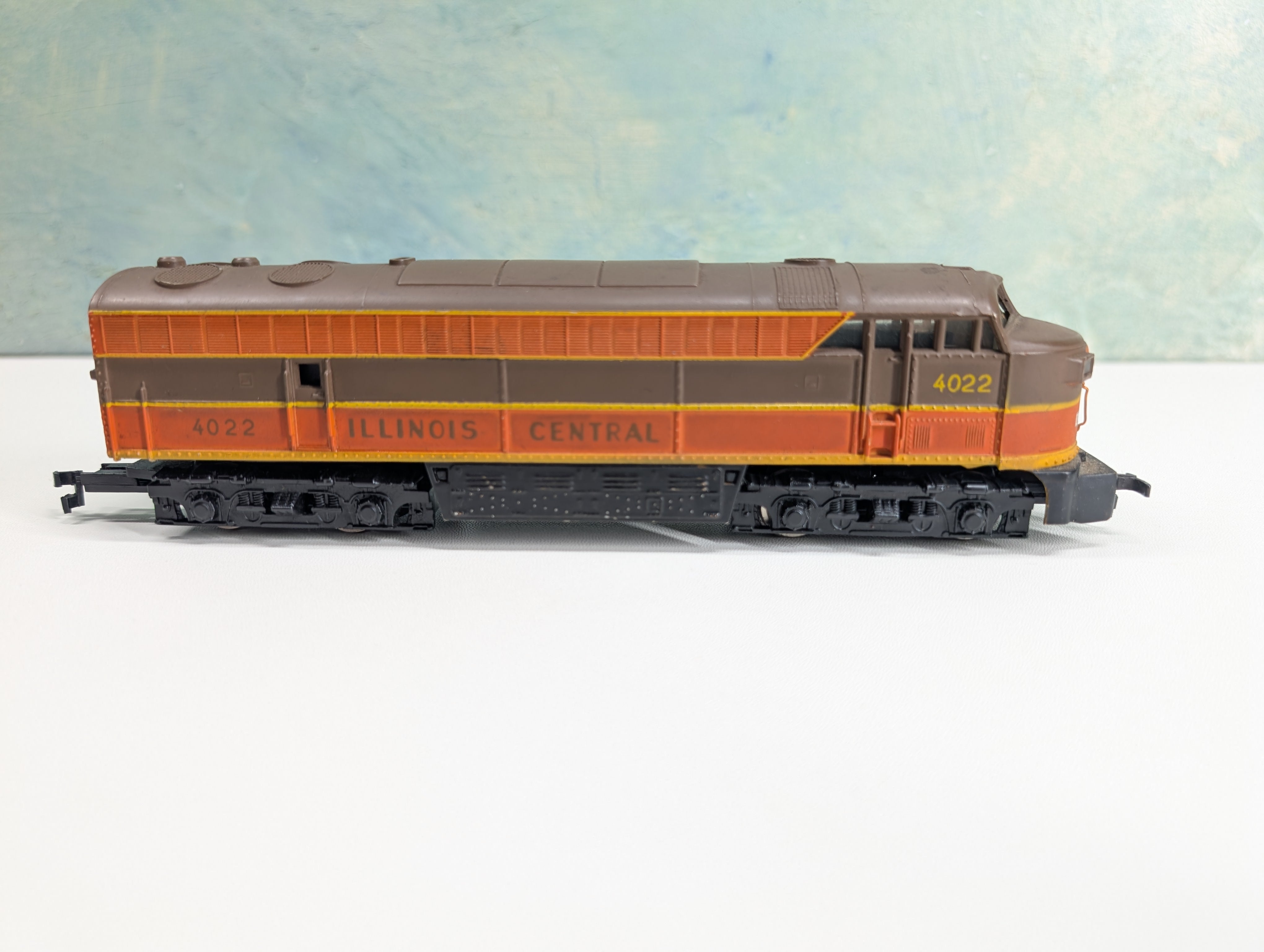 USED AHM HO Scale FM C-Liner Diesel Locomotive Illinois Central IC #4022 Tested! DC