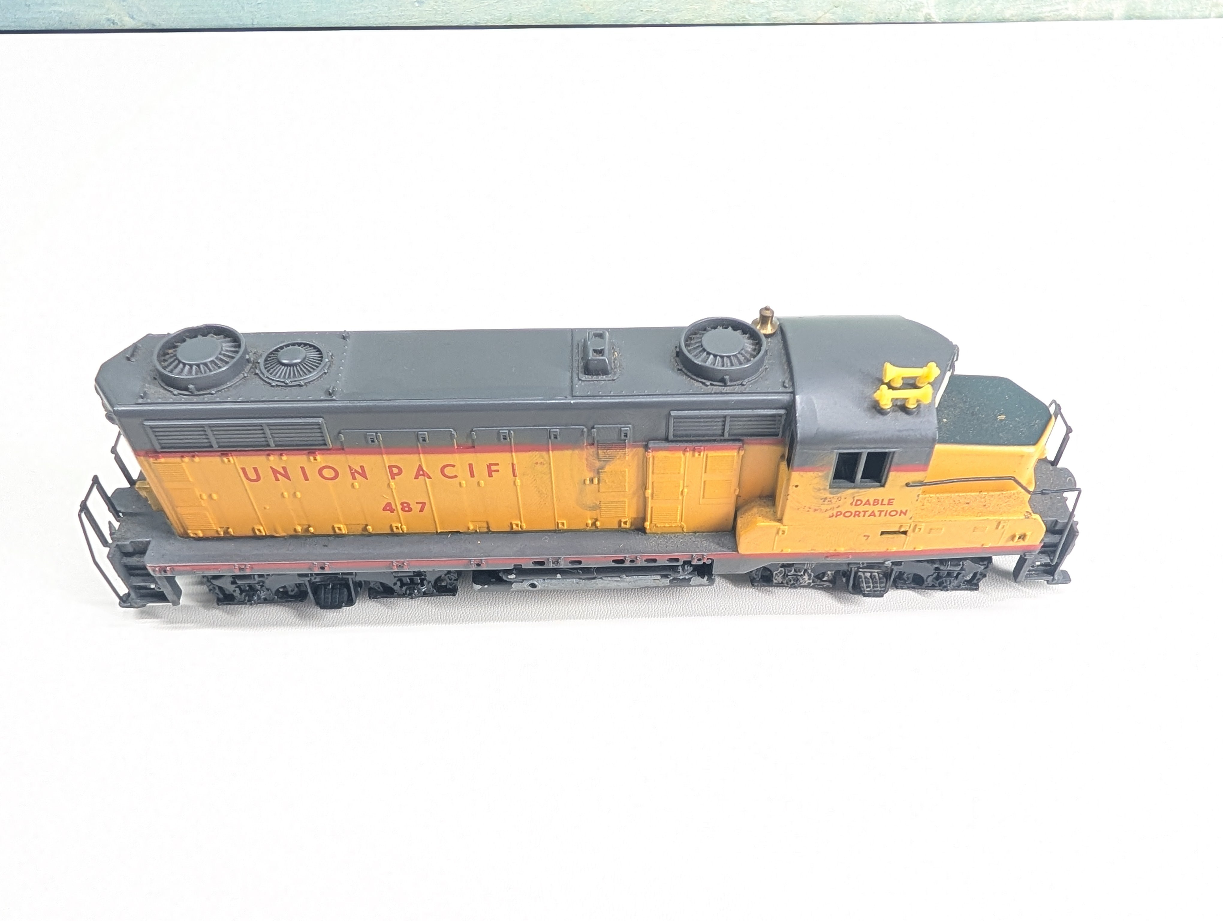USED Mantua HO Scale GP-20 Diesel Locomotive Union Pacific UP #487 Runs Great! DC