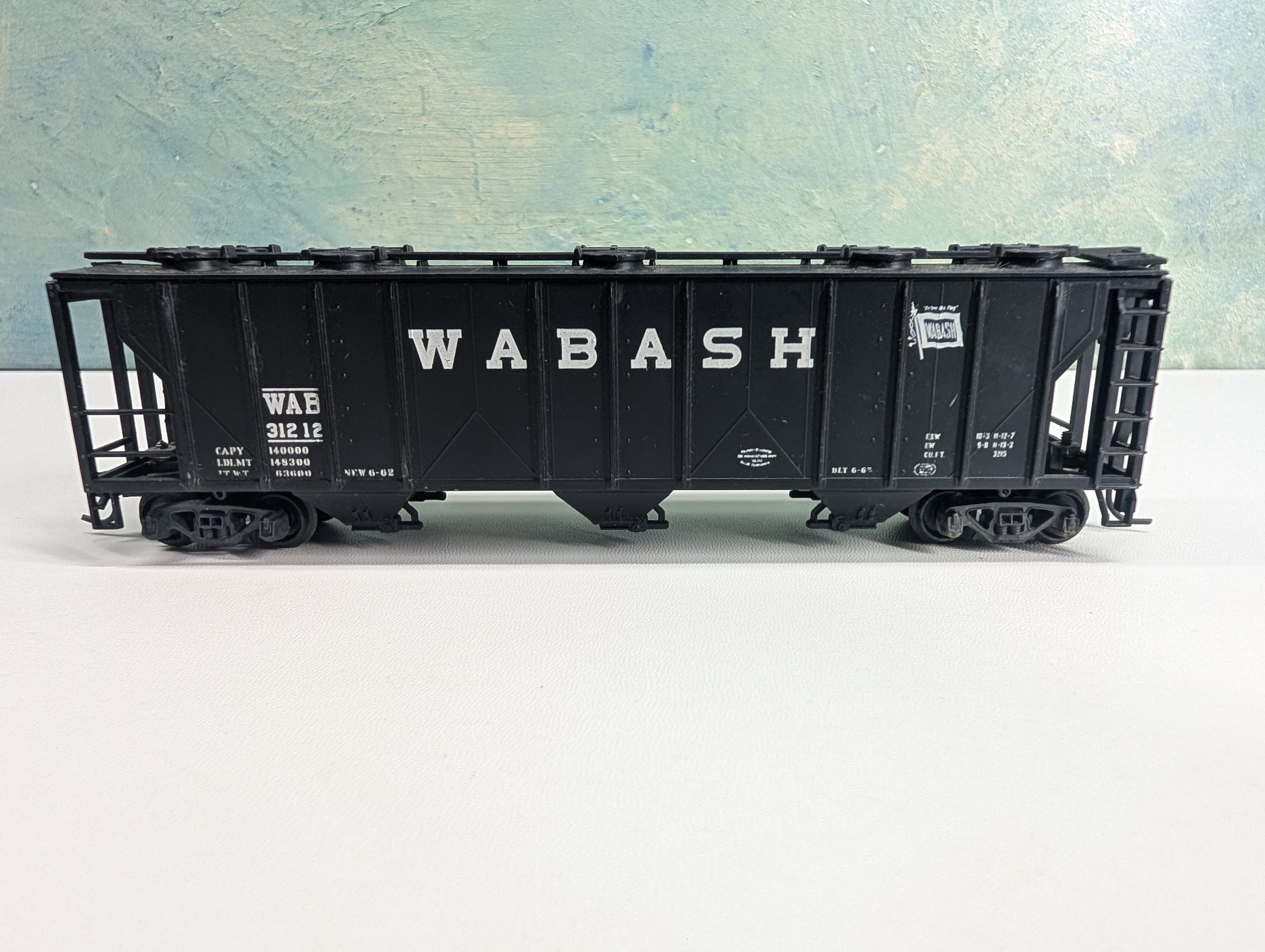 USED HO Scale 3 Bay Covered Hopper Wabash WAB #31212