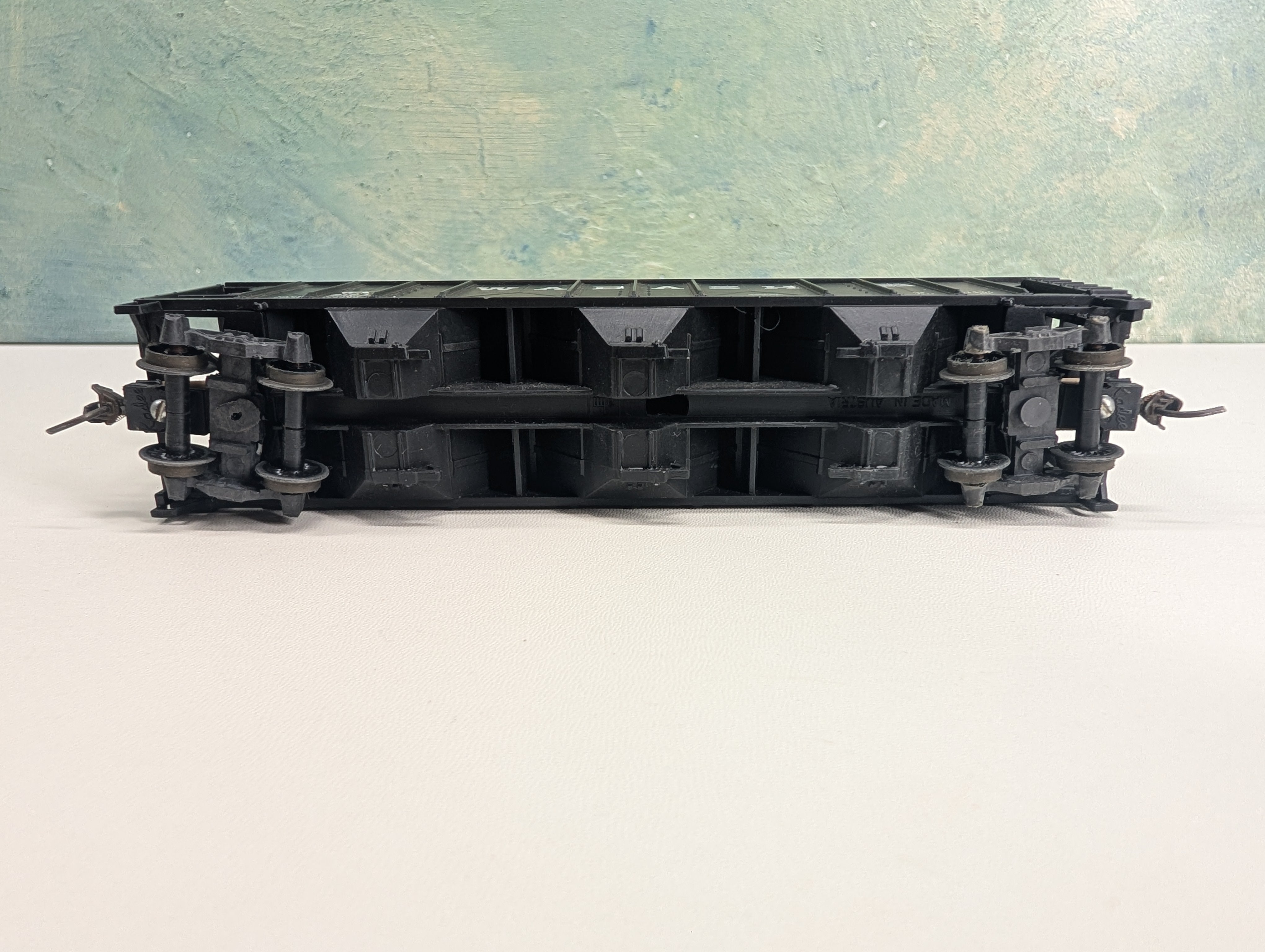 USED HO Scale 3 Bay Covered Hopper Wabash WAB #31212