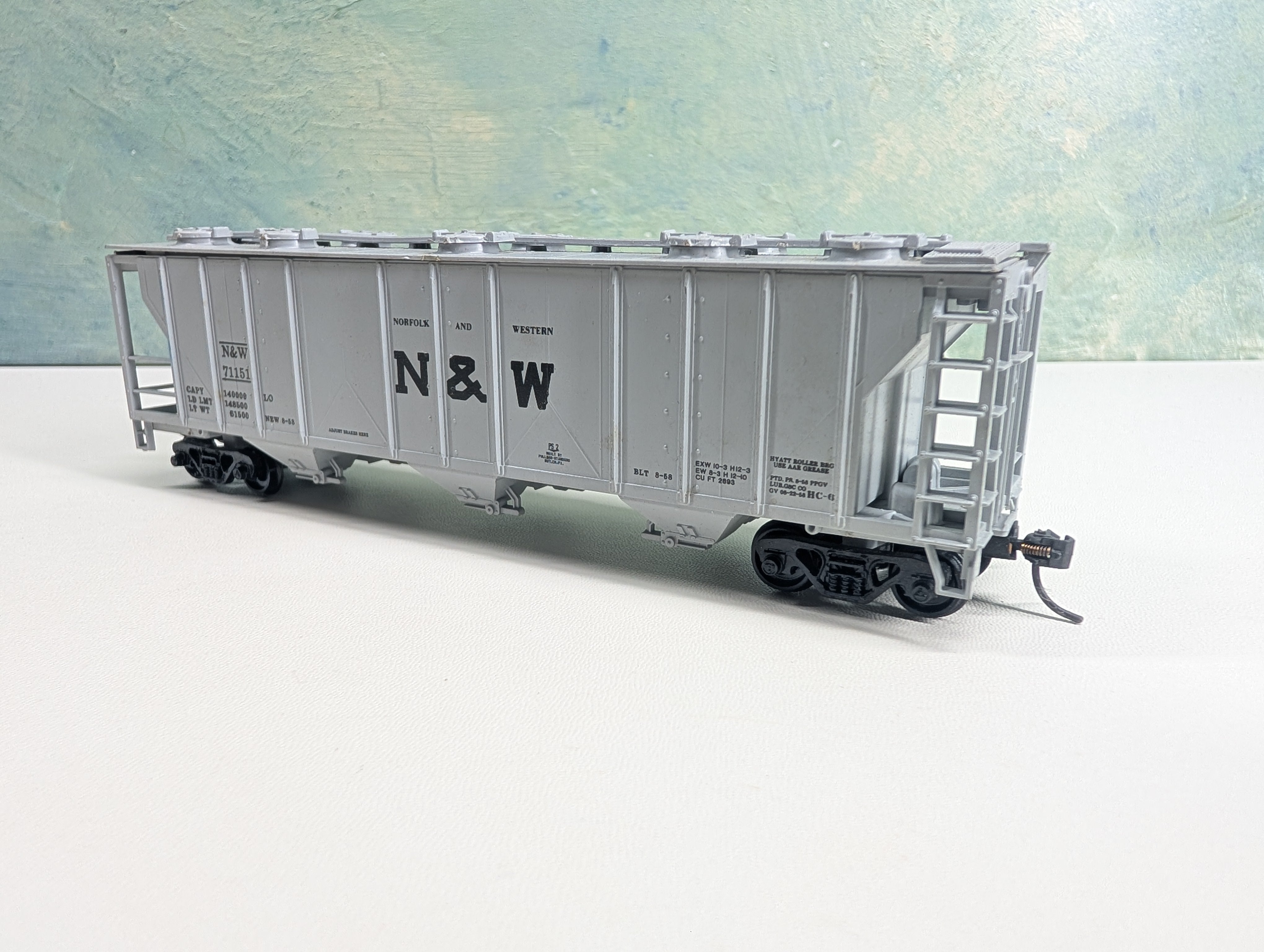 USED HO Scale 3 Bay Covered Hopper Norfolk & Western N&W #71151