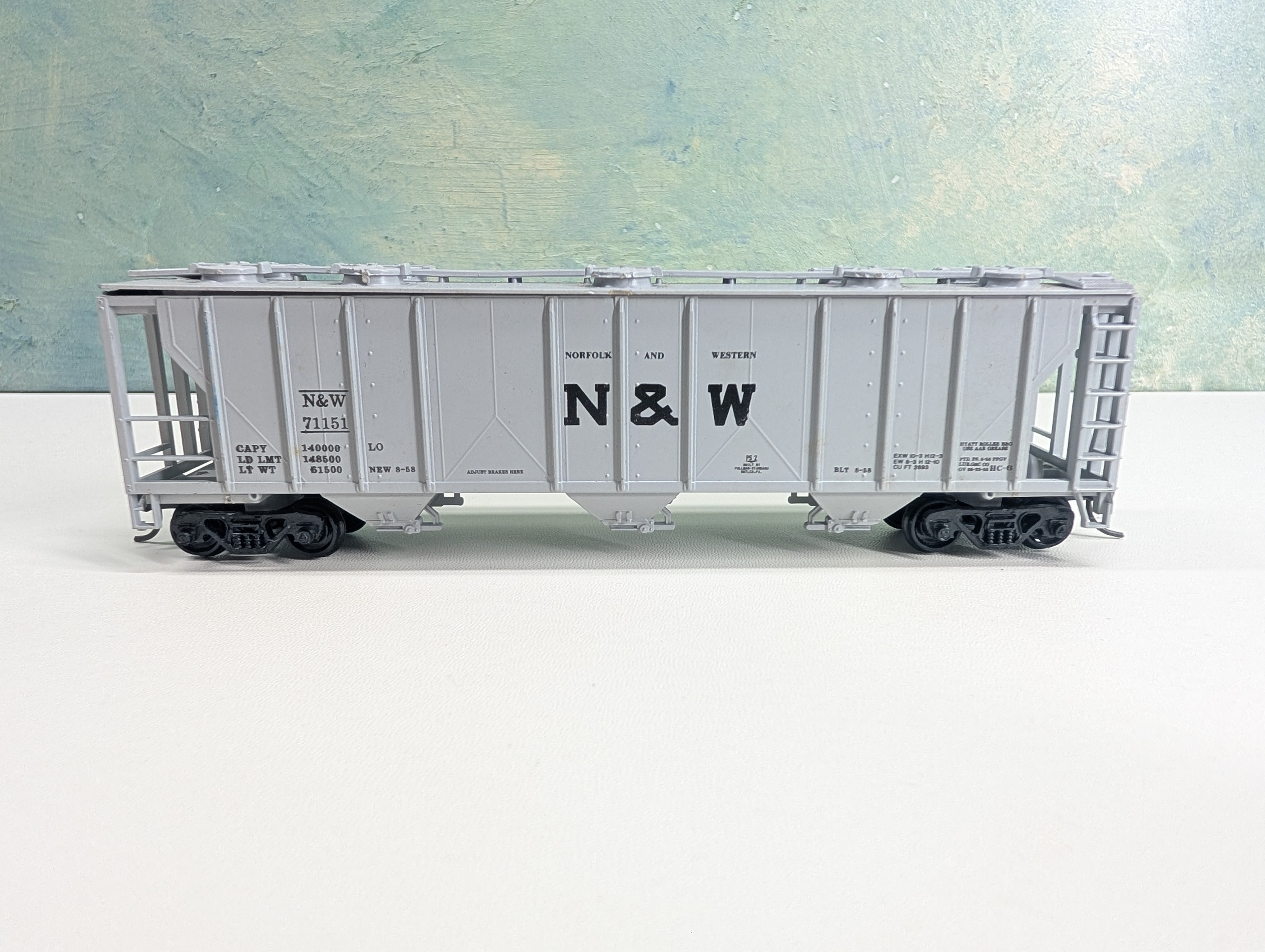 USED HO Scale 3 Bay Covered Hopper Norfolk & Western N&W #71151