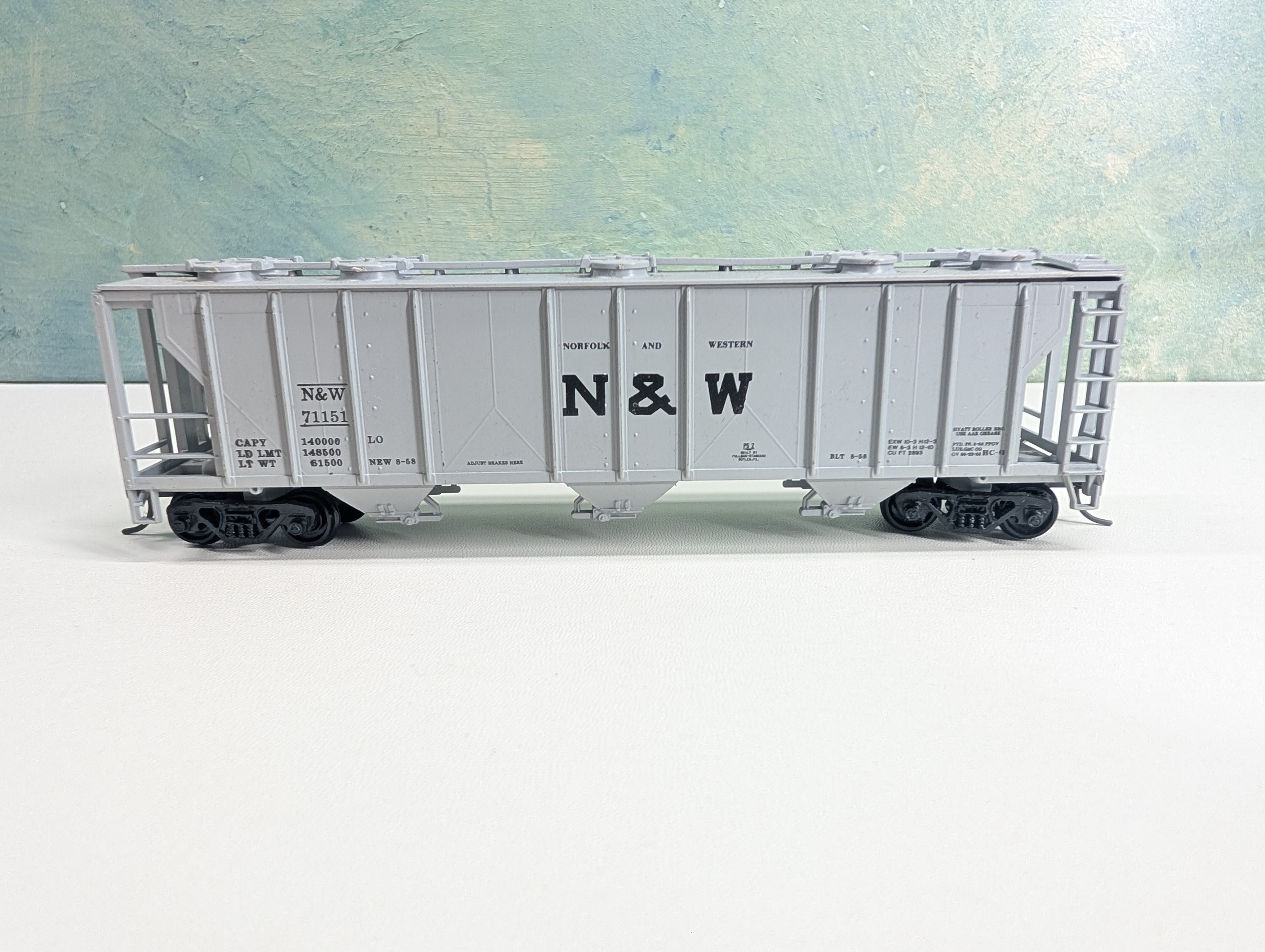 USED HO Scale 3 Bay Covered Hopper Norfolk & Western N&W #71151