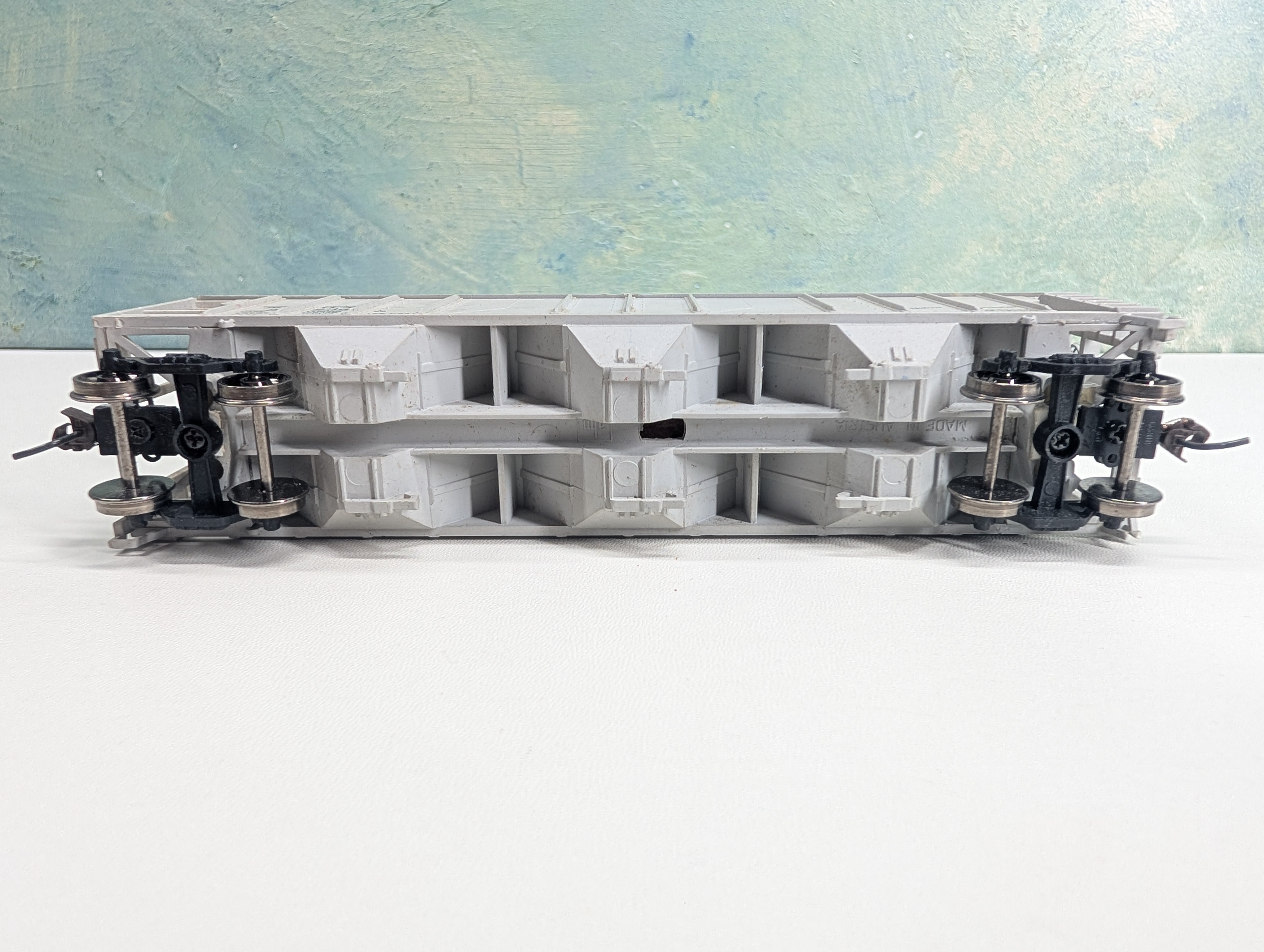 USED HO Scale 3 Bay Covered Hopper North American NAHX #59236 Metal Wheels