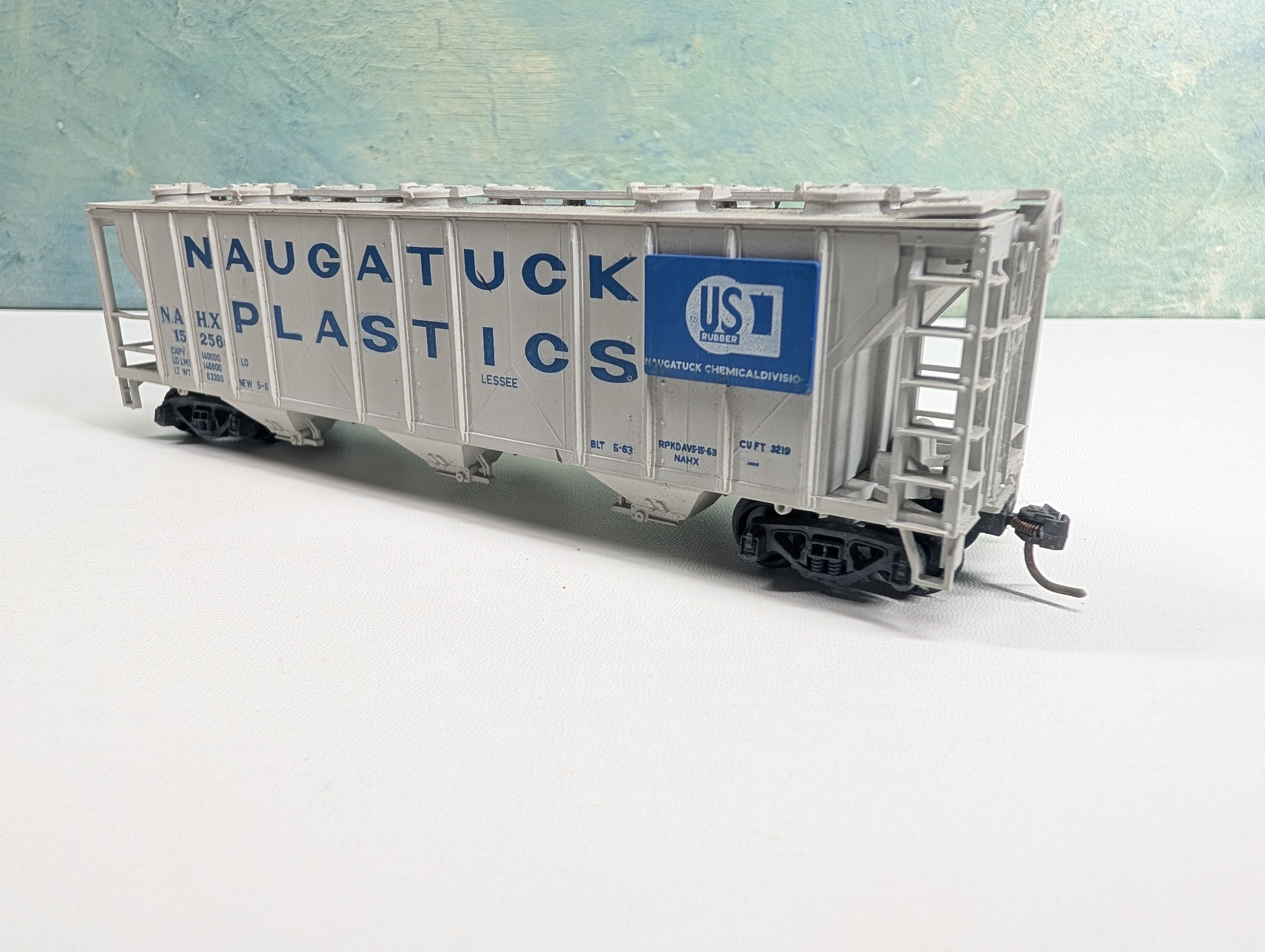 USED HO Scale 3 Bay Covered Hopper Naugatuck Plastics NAHX #15256