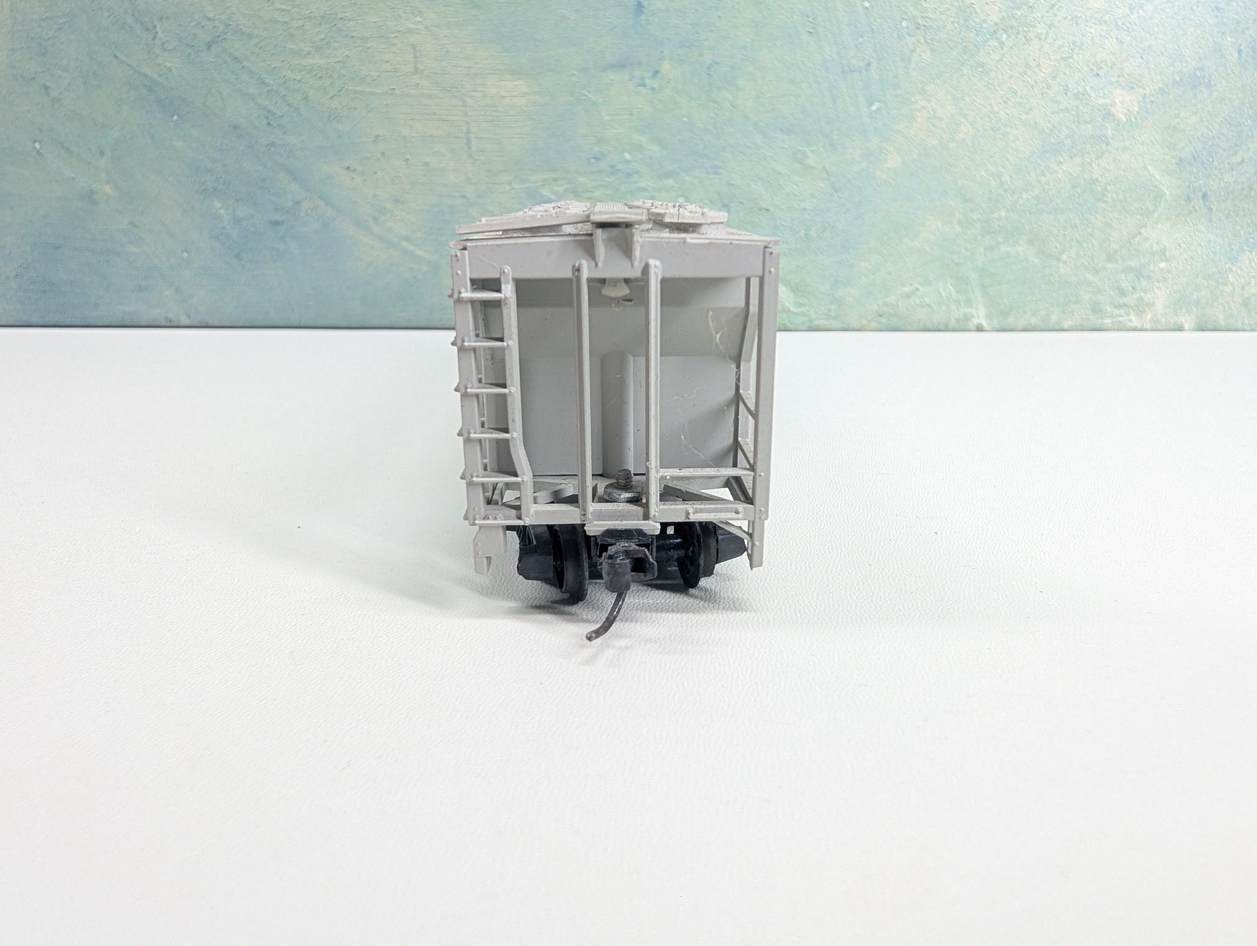 USED HO Scale 3 Bay Covered Hopper Naugatuck Plastics NAHX #15256