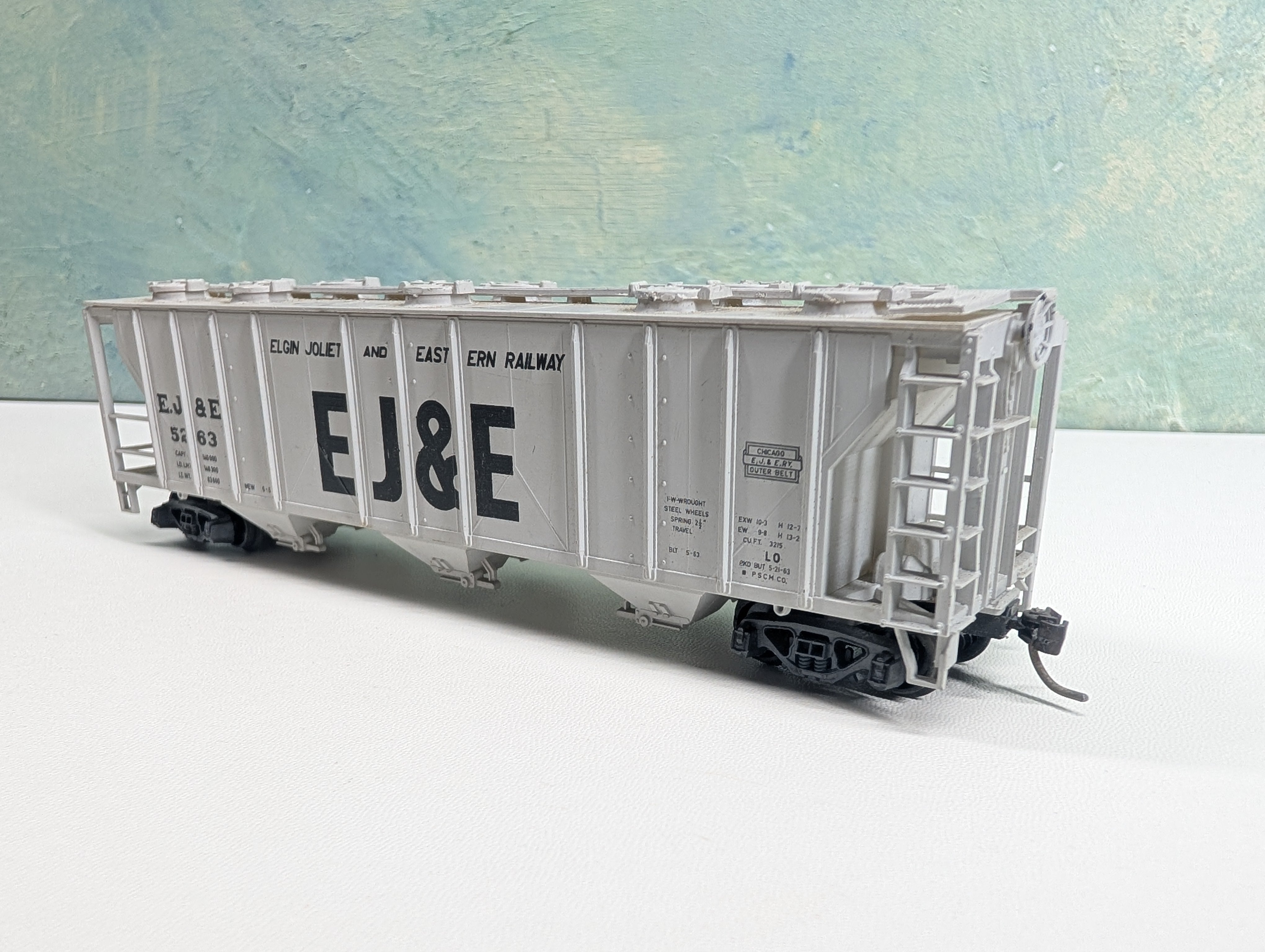 USED HO Scale 3 Bay Covered Hopper Elgin Joliet & Eastern EJ&E #5263