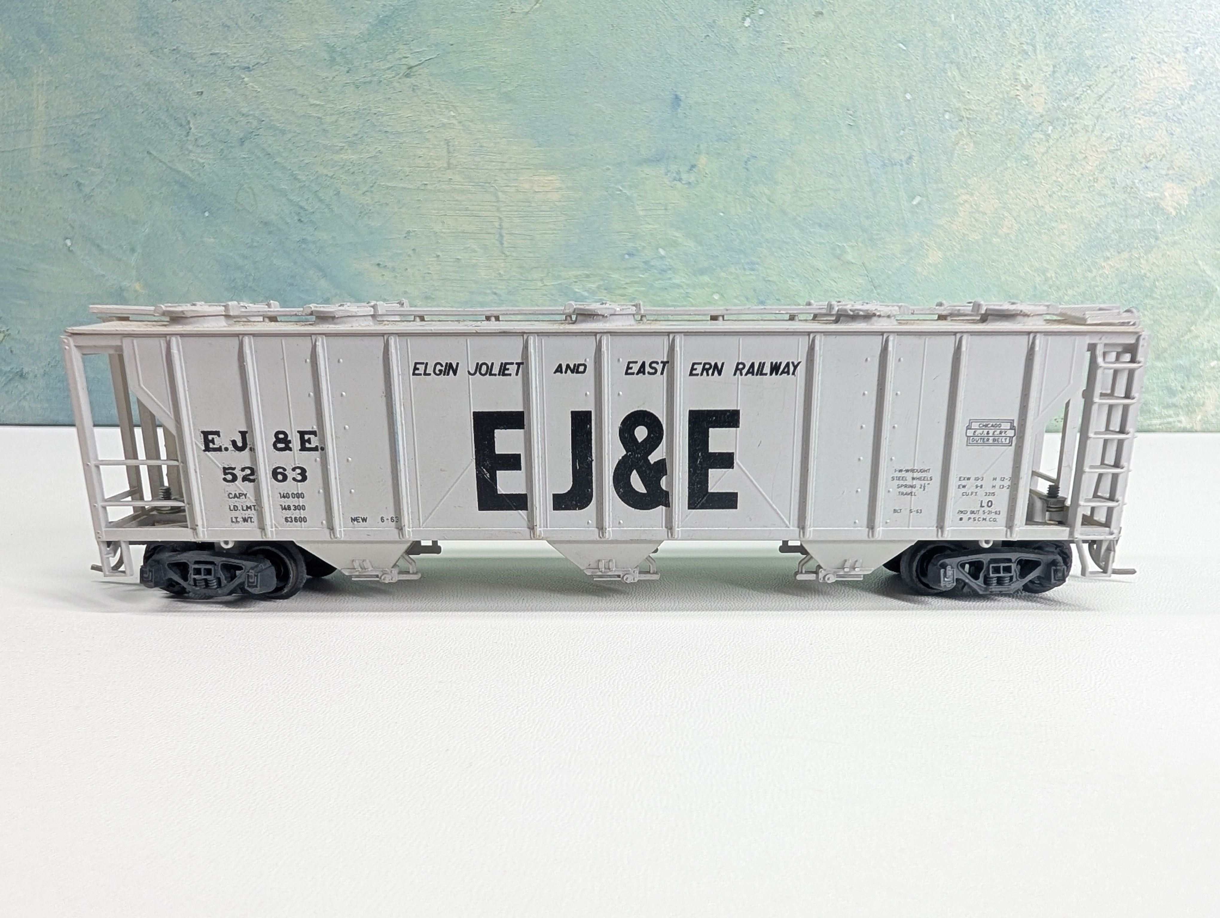USED HO Scale 3 Bay Covered Hopper Elgin Joliet & Eastern EJ&E #5263