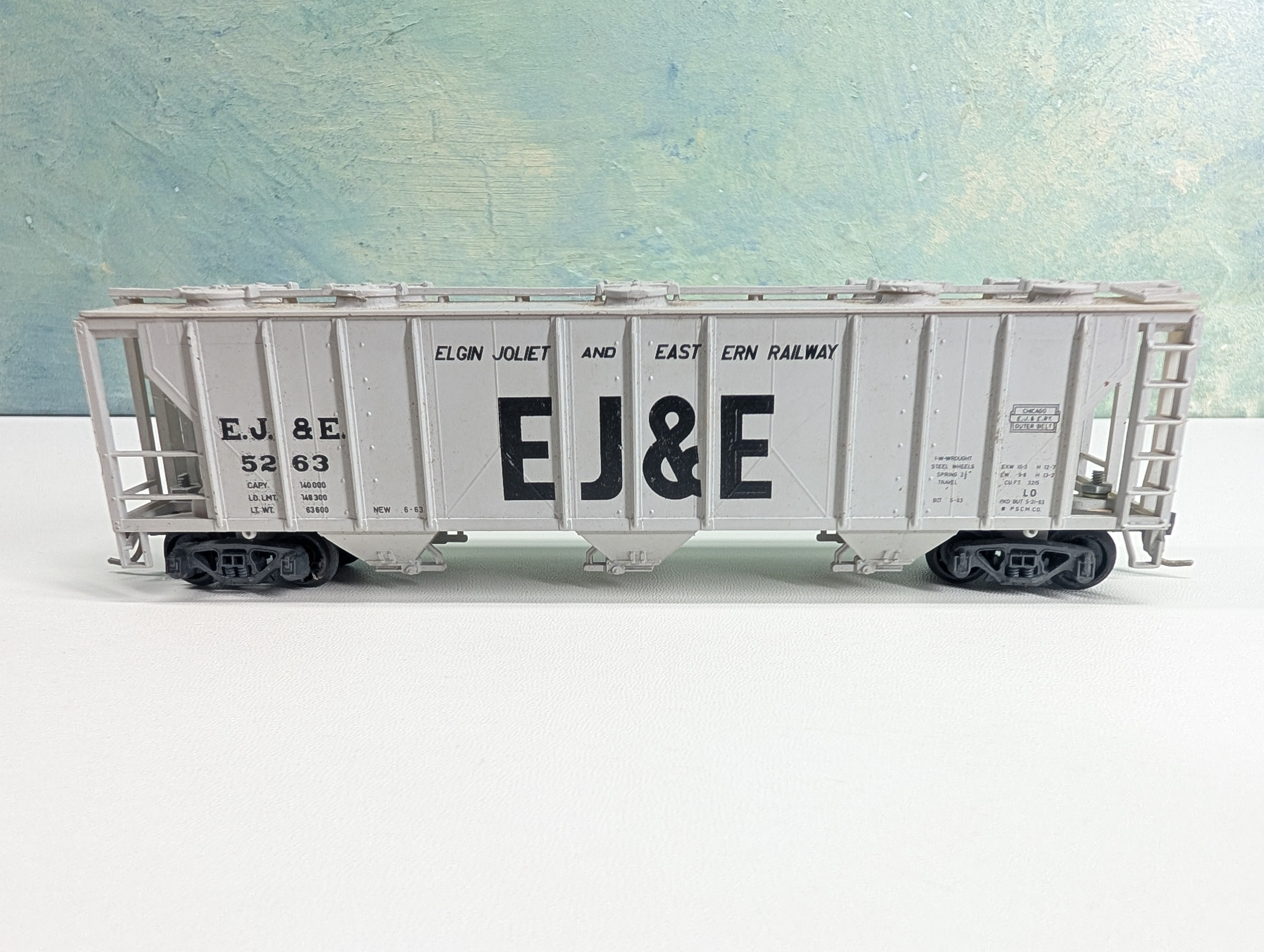 USED HO Scale 3 Bay Covered Hopper Elgin Joliet & Eastern EJ&E #5263