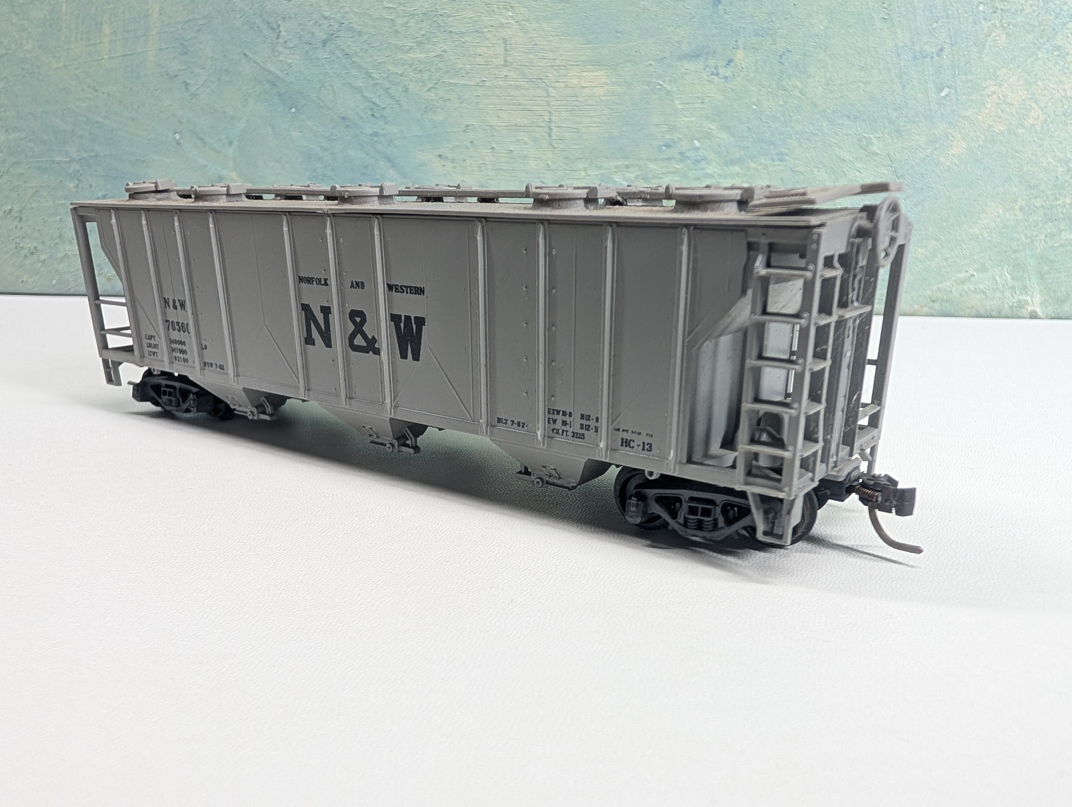 USED HO Scale 3 Bay Covered Hopper Norfolk & Western N&W #76560