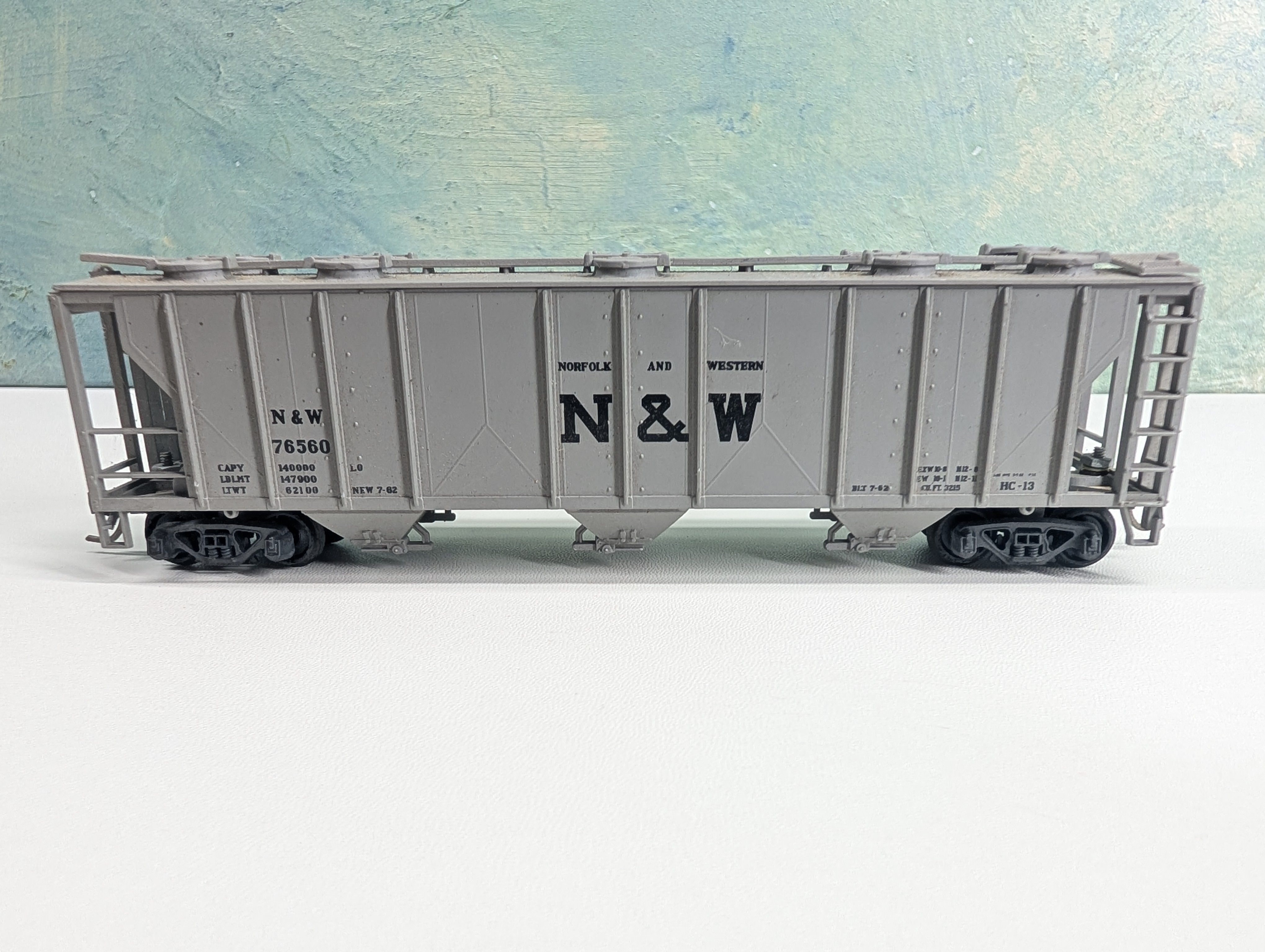 USED HO Scale 3 Bay Covered Hopper Norfolk & Western N&W #76560