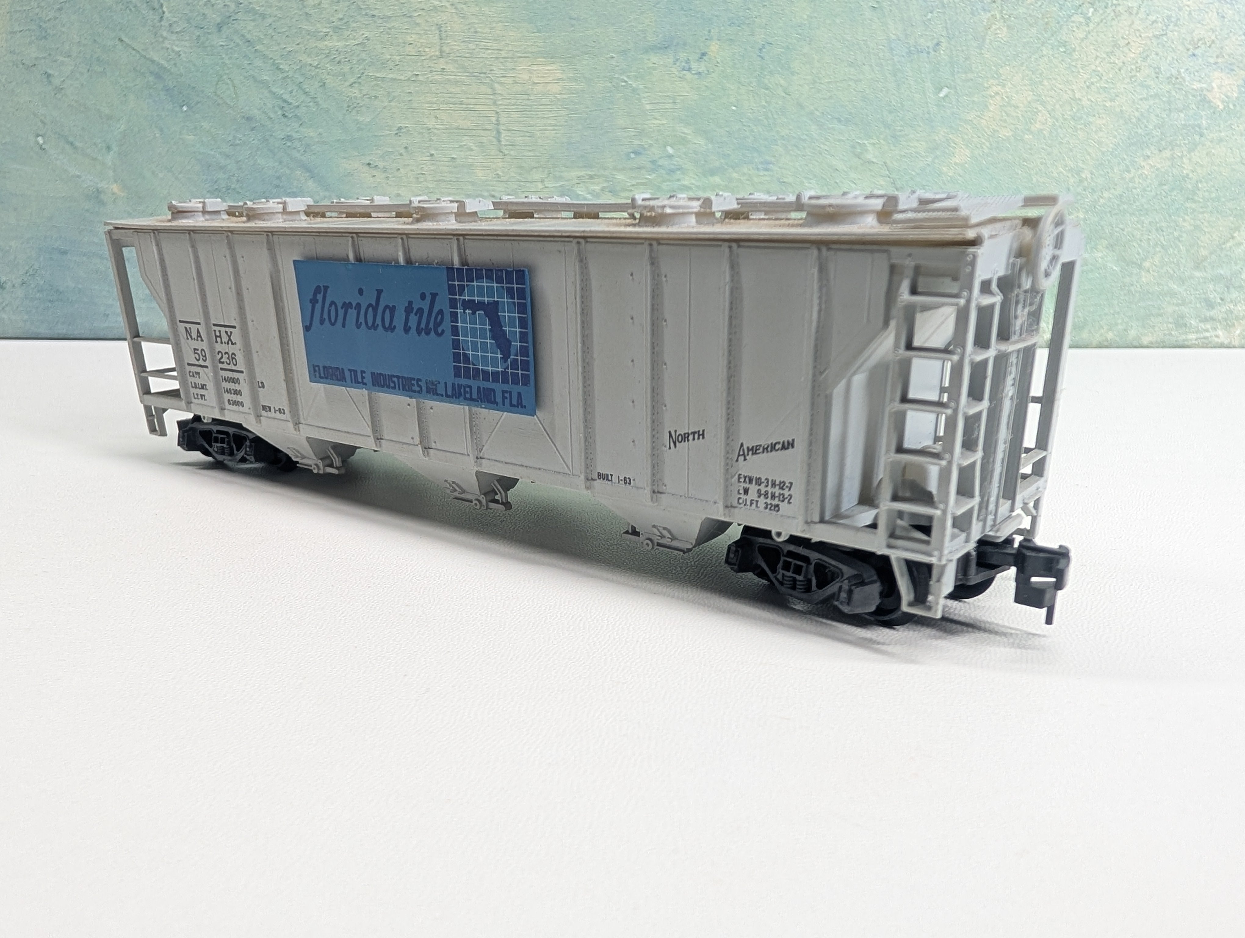 USED HO Scale 3 Bay Covered Hopper Florida Tile NAHX #59236