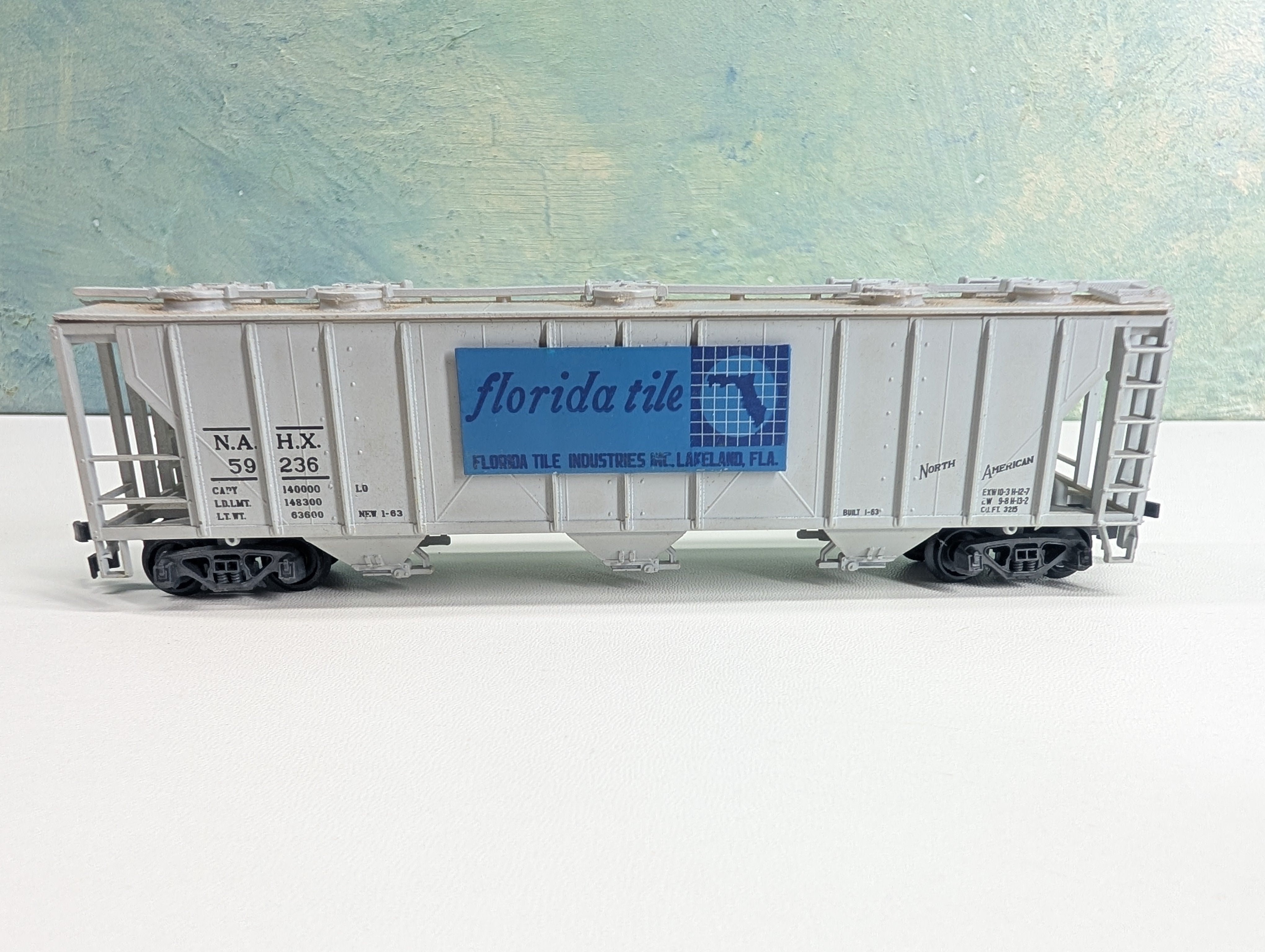 USED HO Scale 3 Bay Covered Hopper Florida Tile NAHX #59236