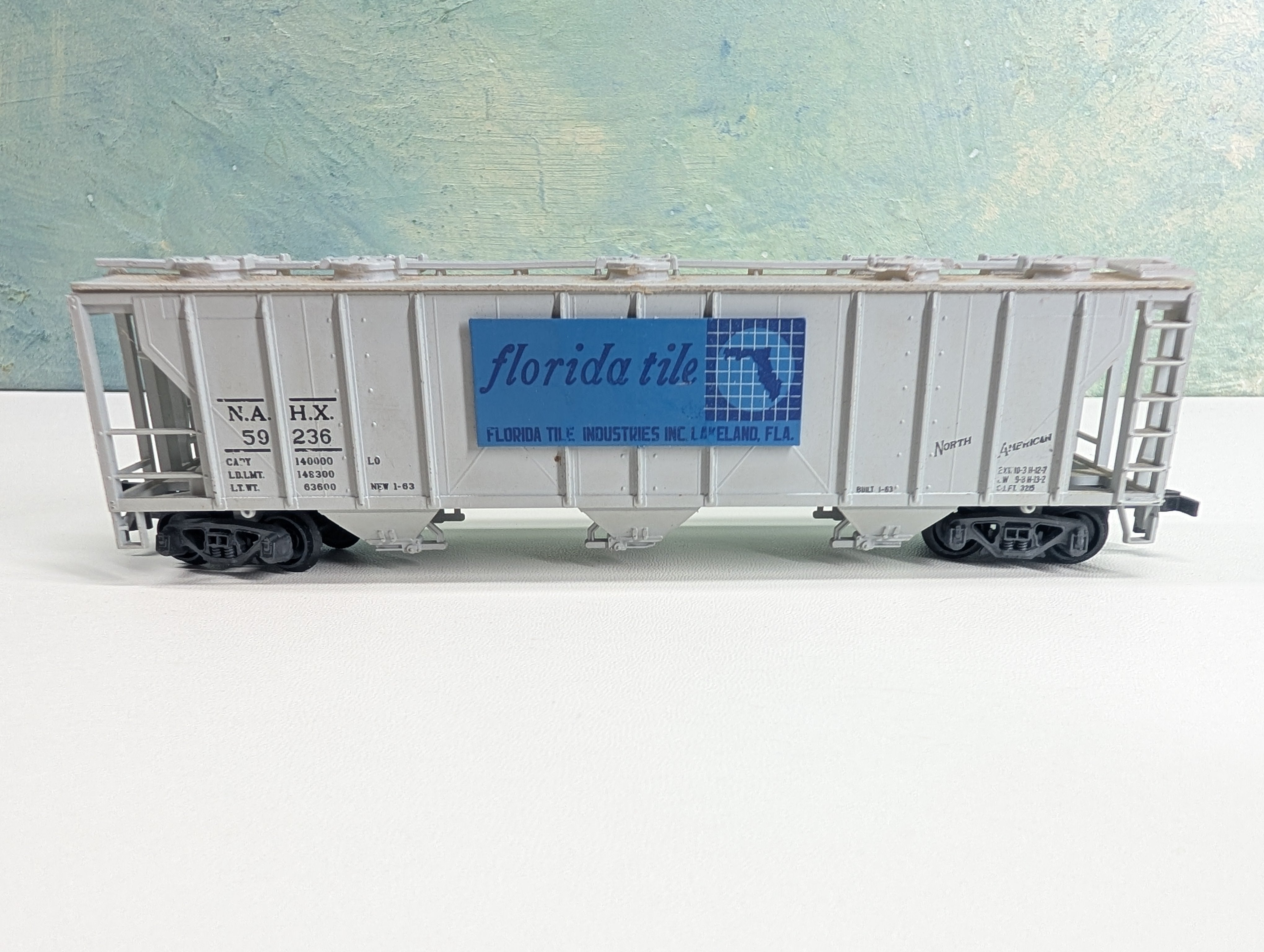 USED HO Scale 3 Bay Covered Hopper Florida Tile NAHX #59236