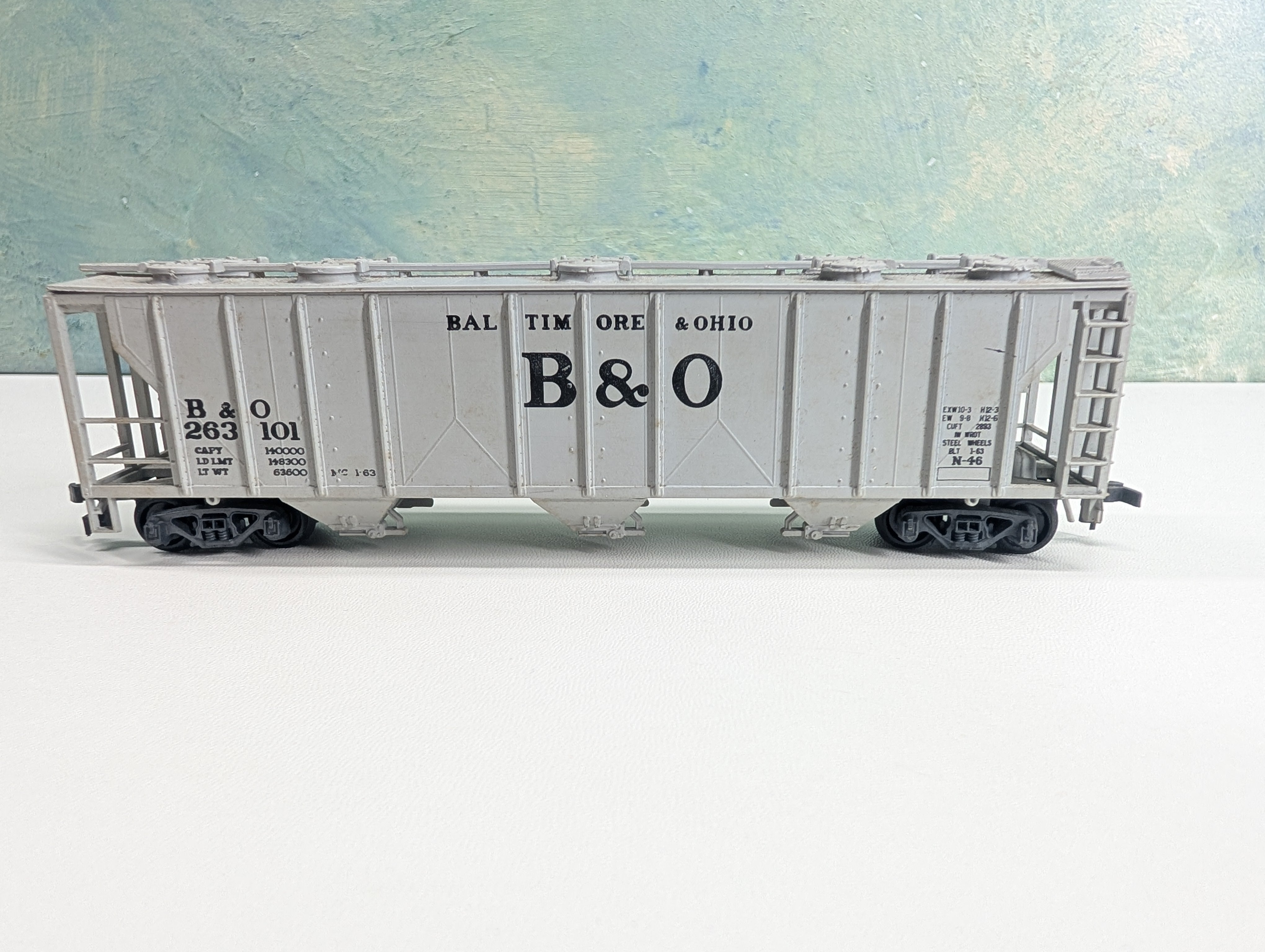 USED HO Scale 3 Bay Covered Hopper Baltimore and Ohio B&O #263101