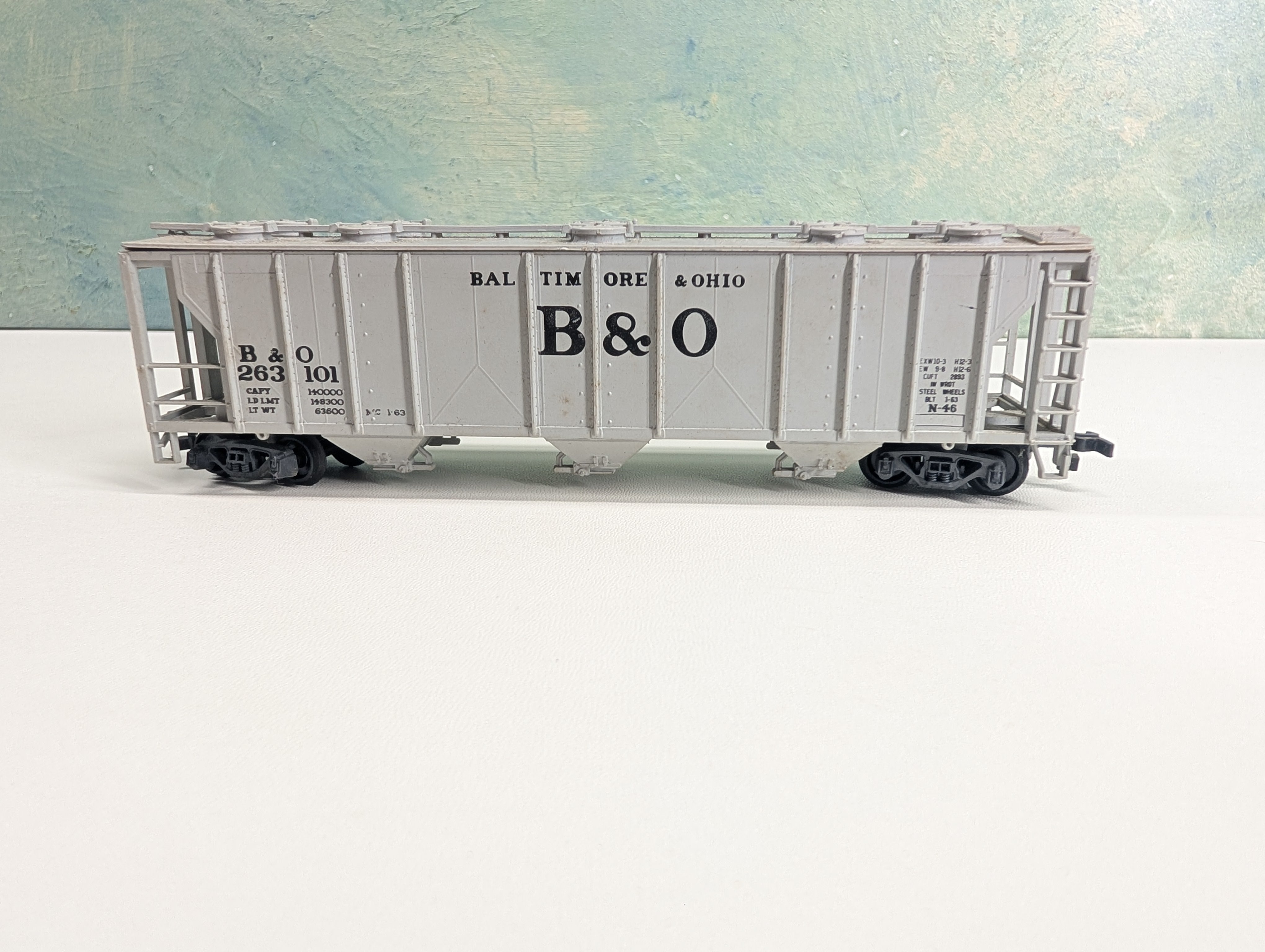 USED HO Scale 3 Bay Covered Hopper Baltimore and Ohio B&O #263101