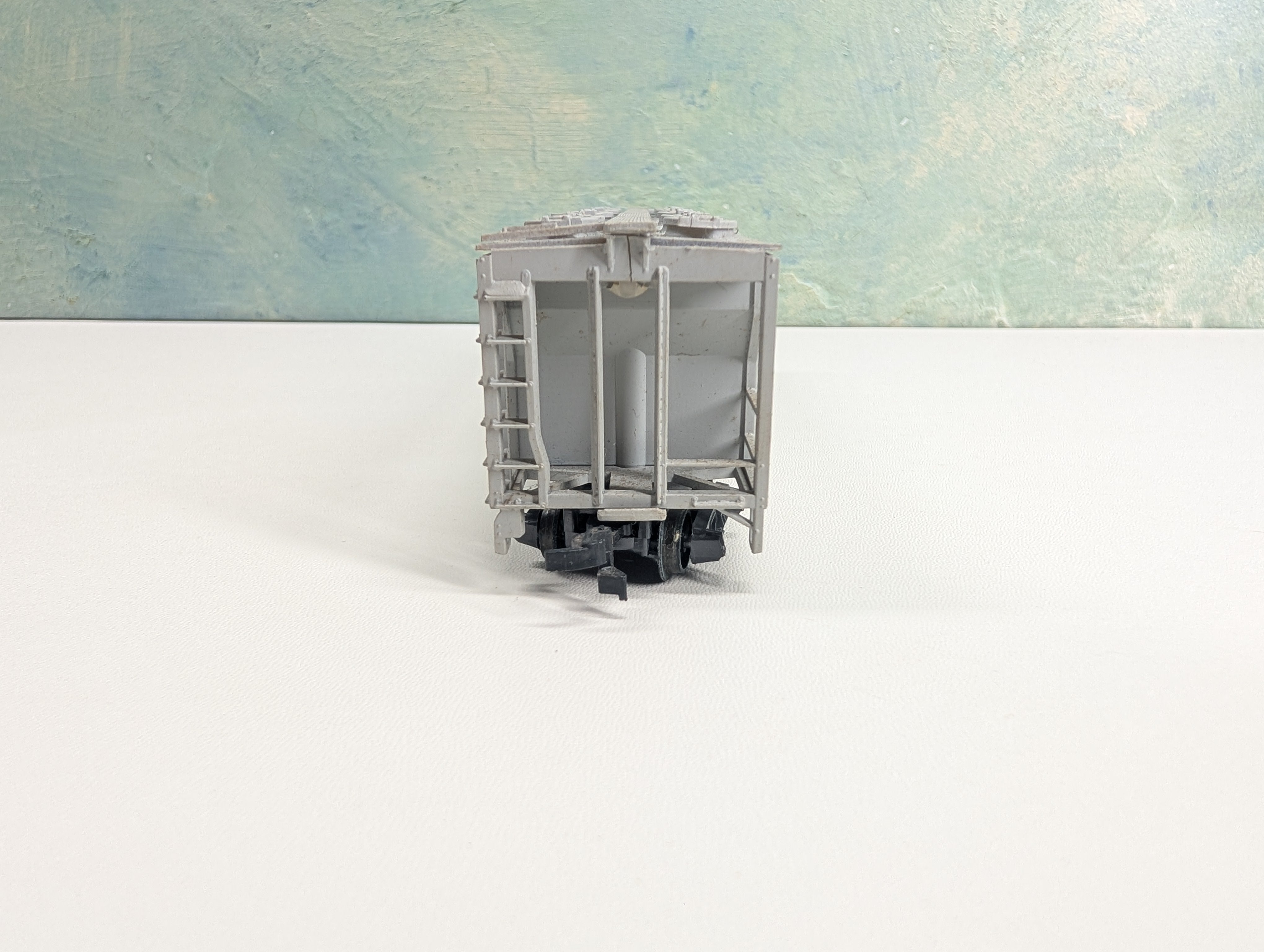 USED HO Scale 3 Bay Covered Hopper Baltimore and Ohio B&O #263101