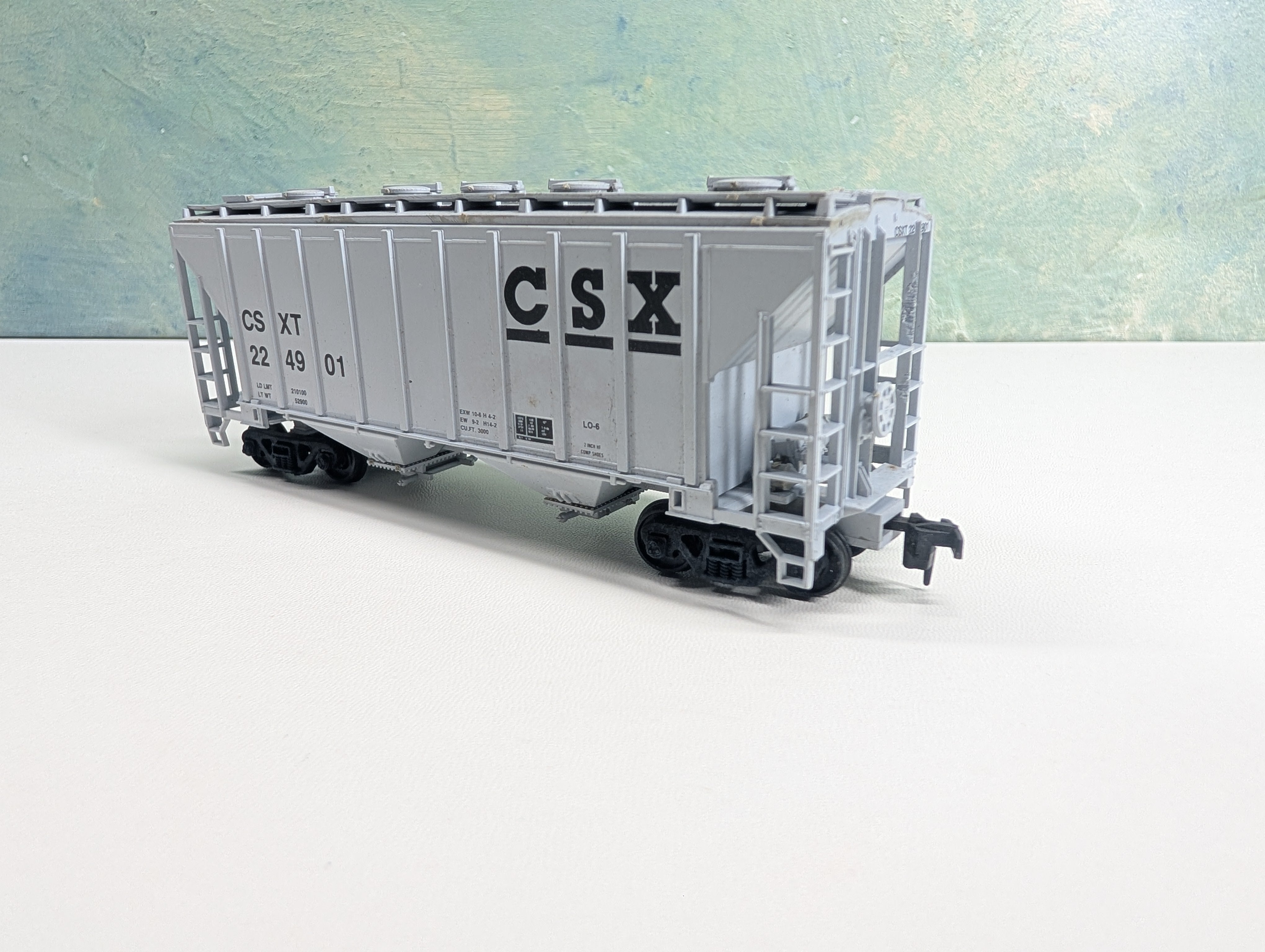 USED Walthers HO Scale 2 Bay Covered Hopper CSX #224901