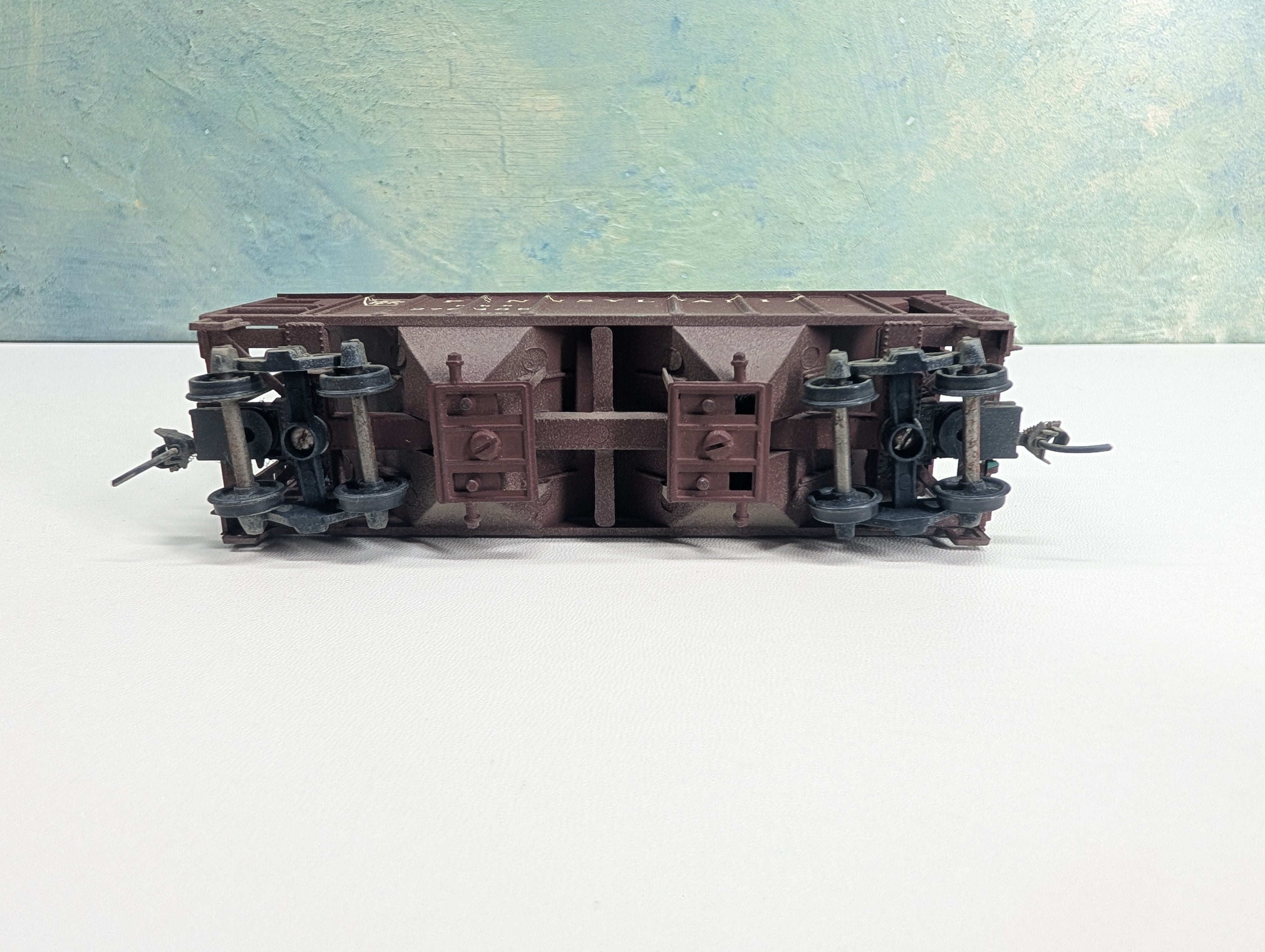 USED Roundhouse HO Scale 2 Bay Covered Hopper Pennsylvania PRR #276489 Weathered