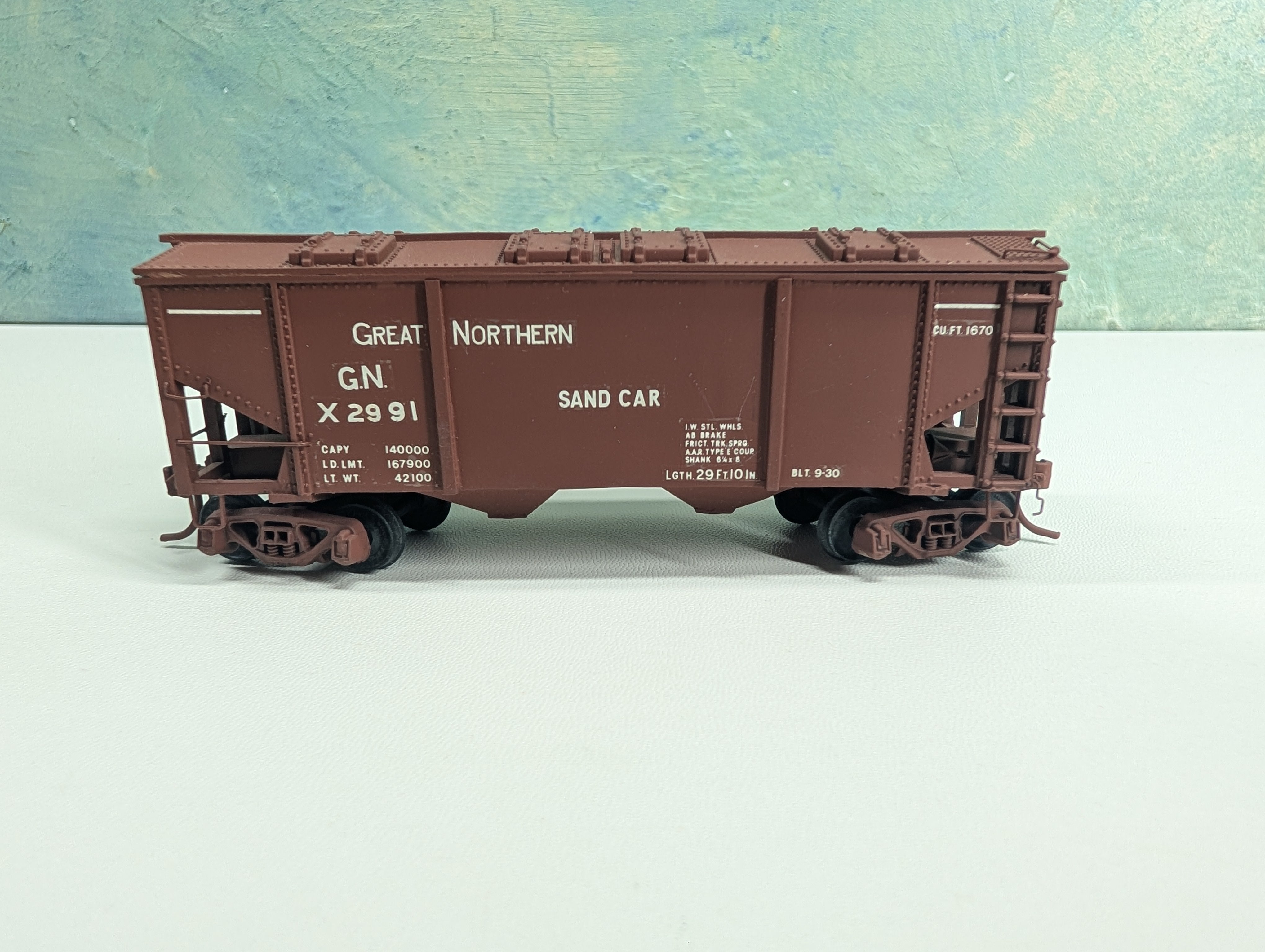 USED HO Scale 2 Bay Covered Hopper, Sand Car Great Northern GN #X2991 Decal, Metal Wheels