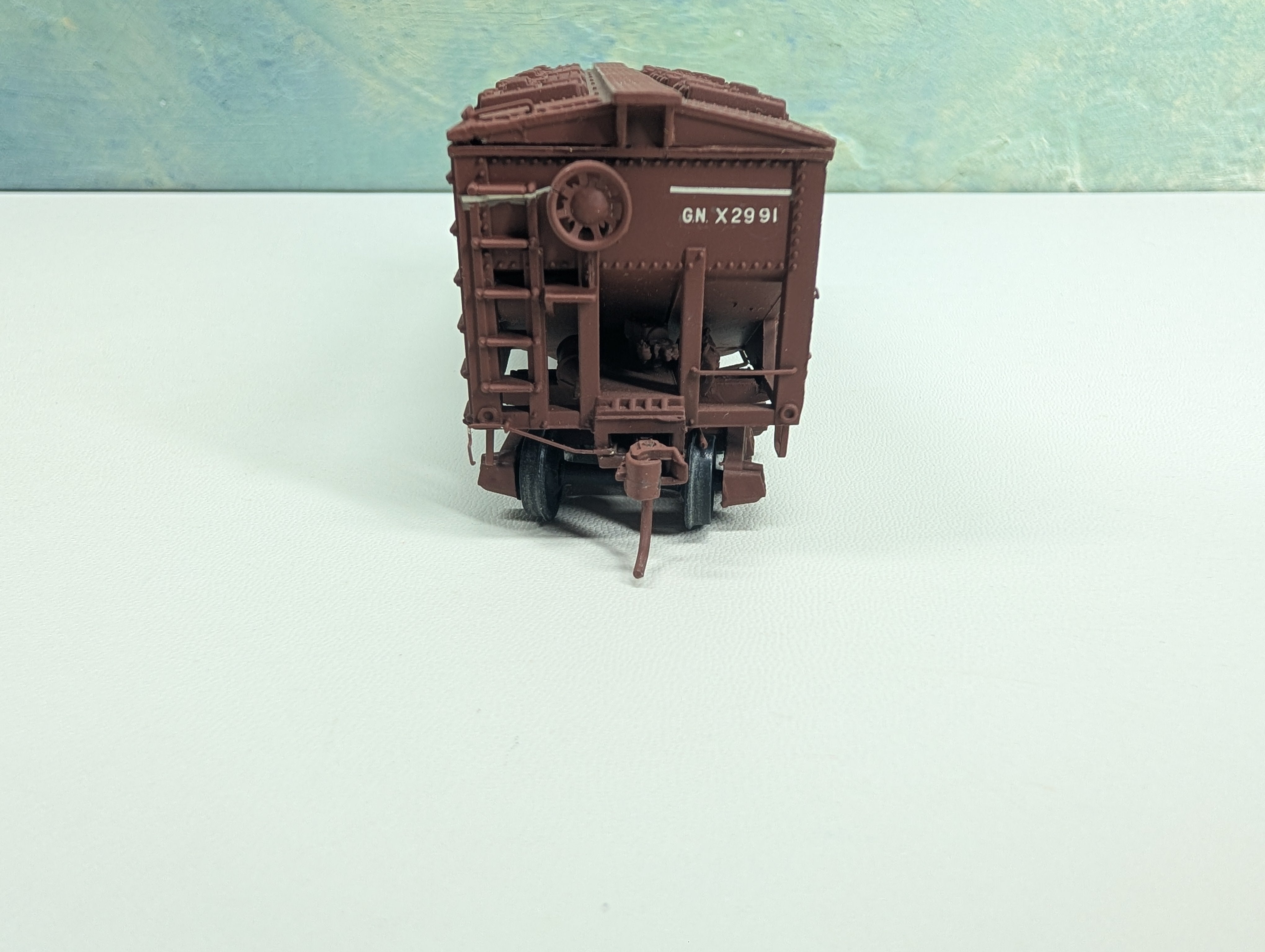 USED HO Scale 2 Bay Covered Hopper, Sand Car Great Northern GN #X2991 Decal, Metal Wheels