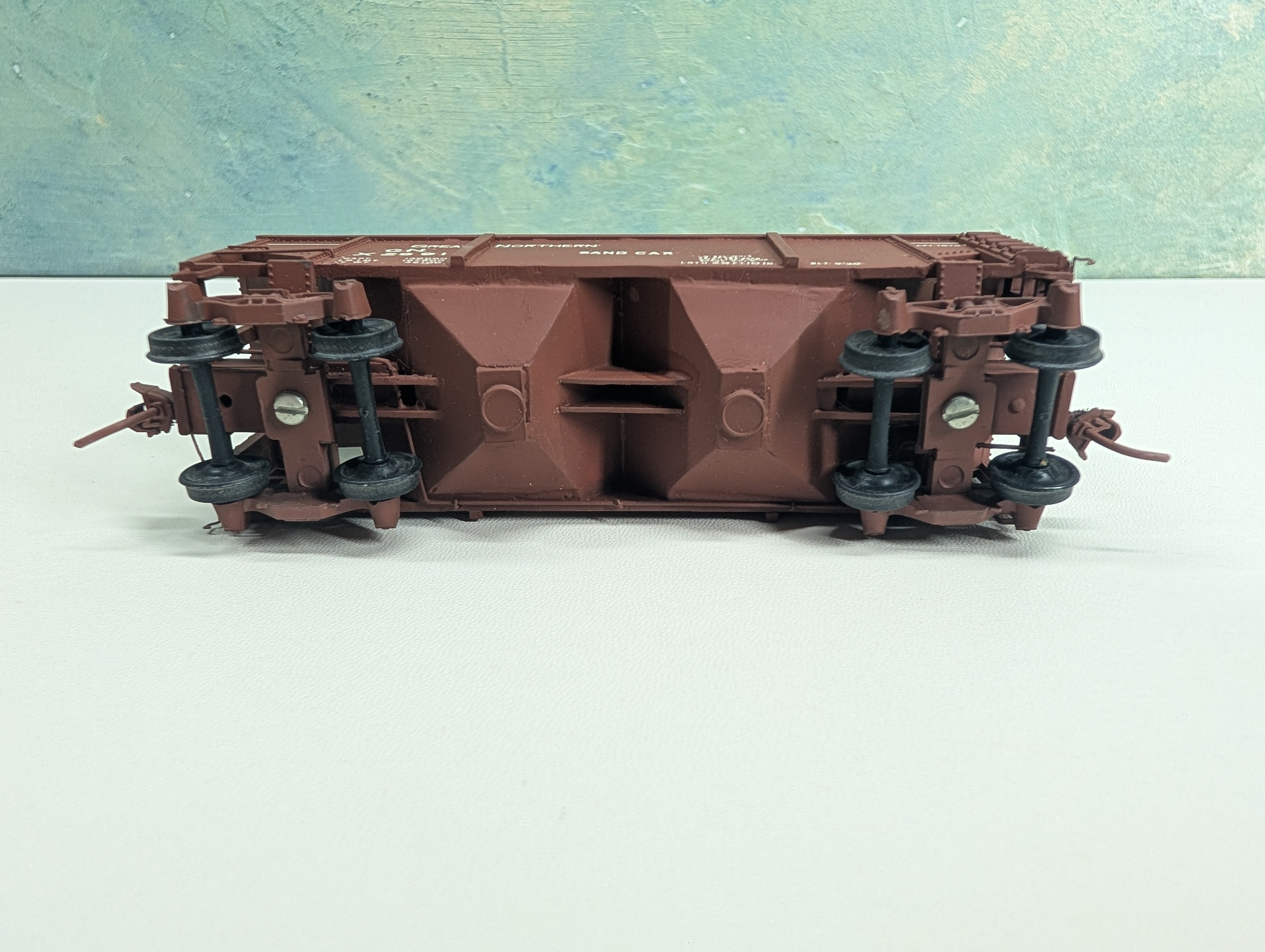 USED HO Scale 2 Bay Covered Hopper, Sand Car Great Northern GN #X2991 Decal, Metal Wheels