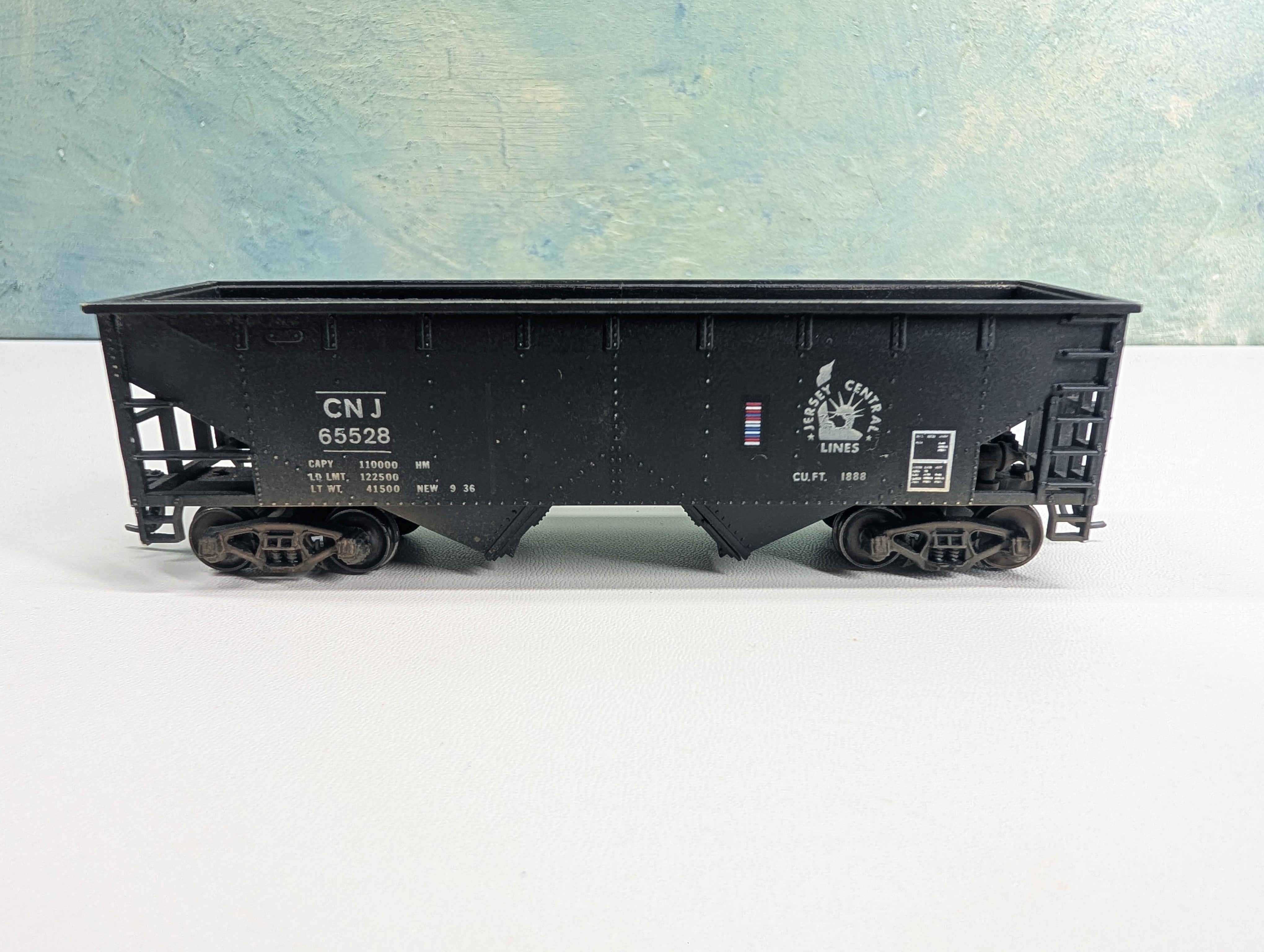 USED HO Scale 2 Bay Hopper CNJ #65528 Metal Wheels, Weathered