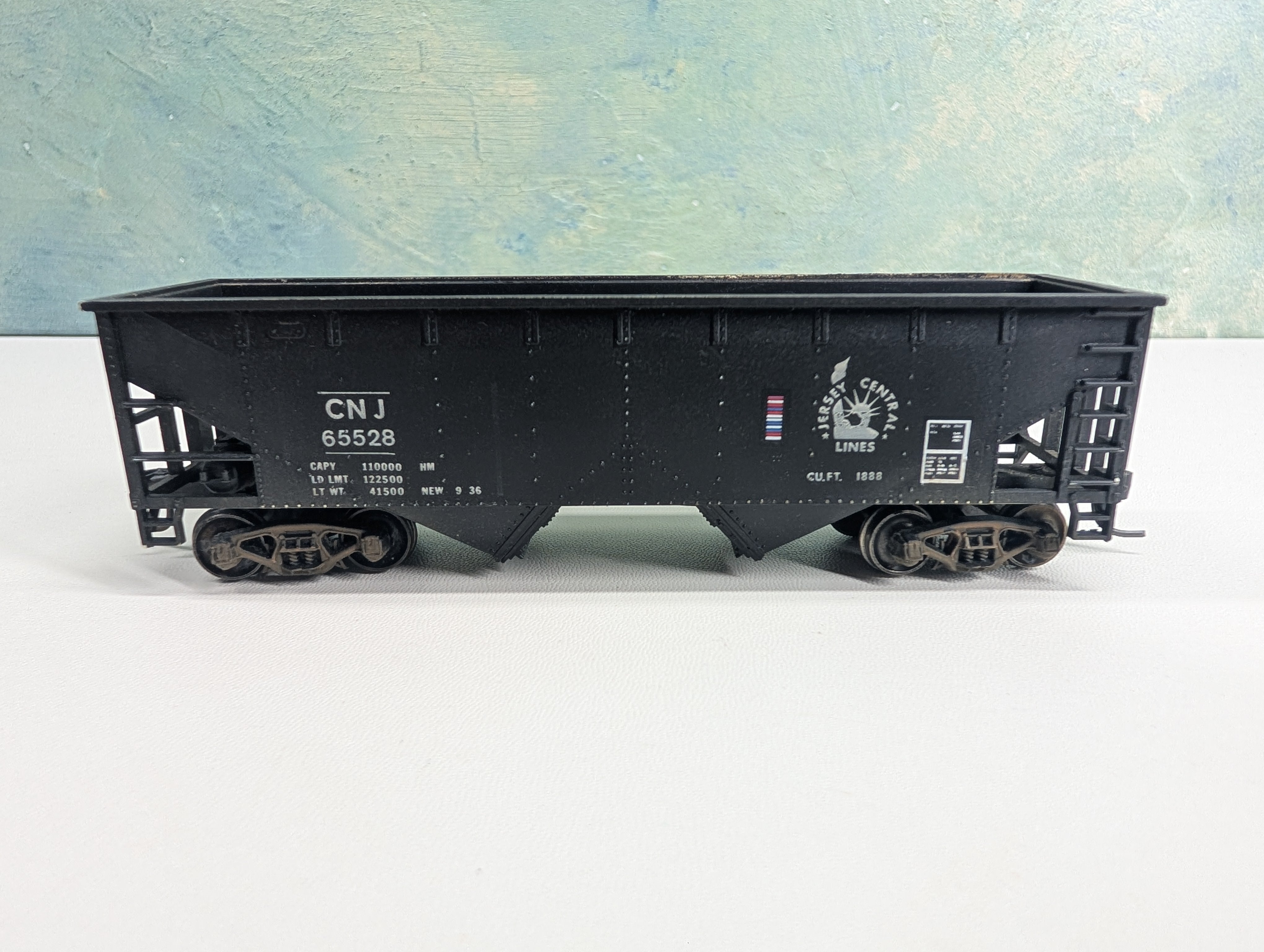 USED HO Scale 2 Bay Hopper CNJ #65528 Metal Wheels, Weathered