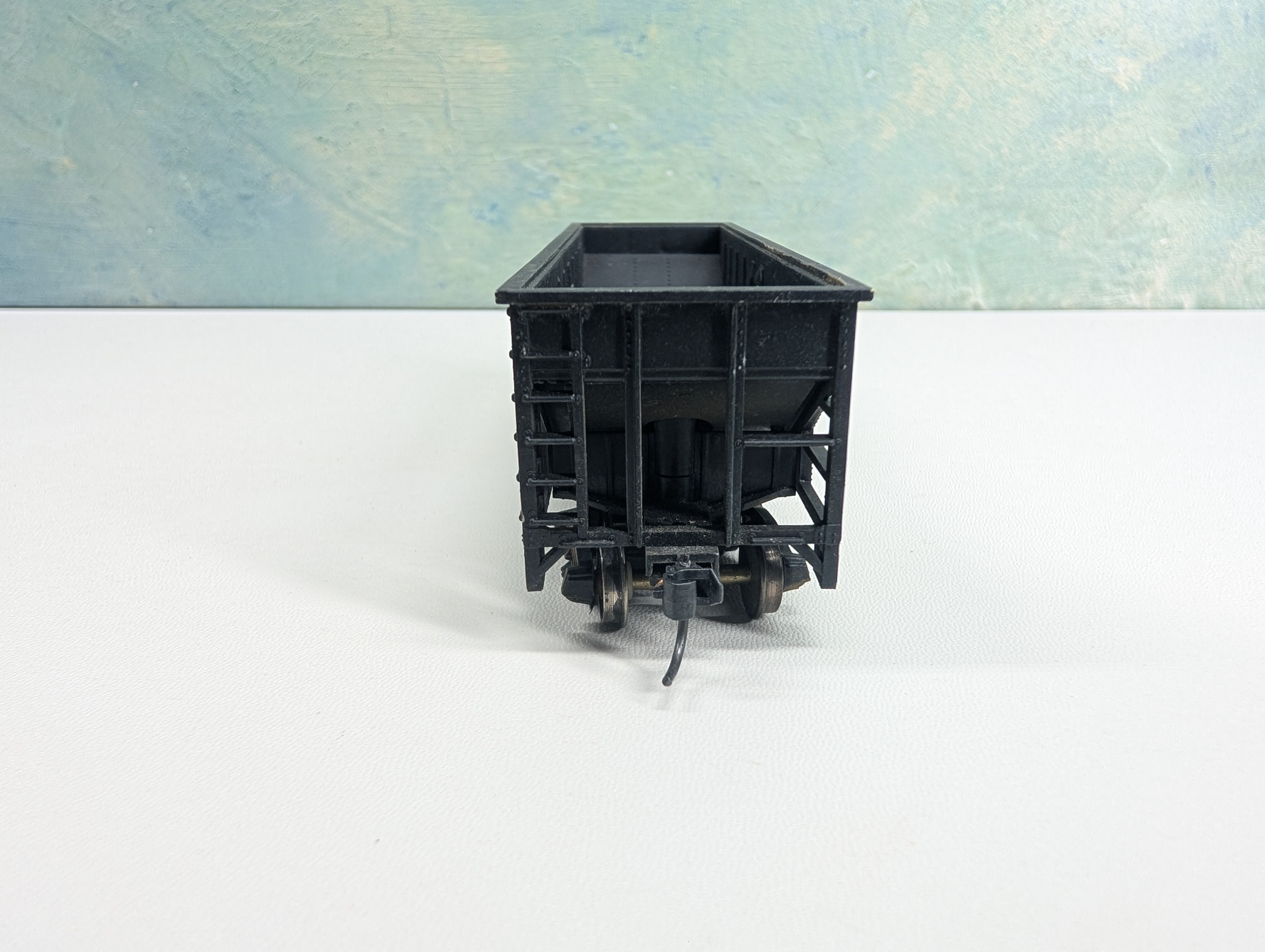 USED HO Scale 2 Bay Hopper CNJ #65528 Metal Wheels, Weathered