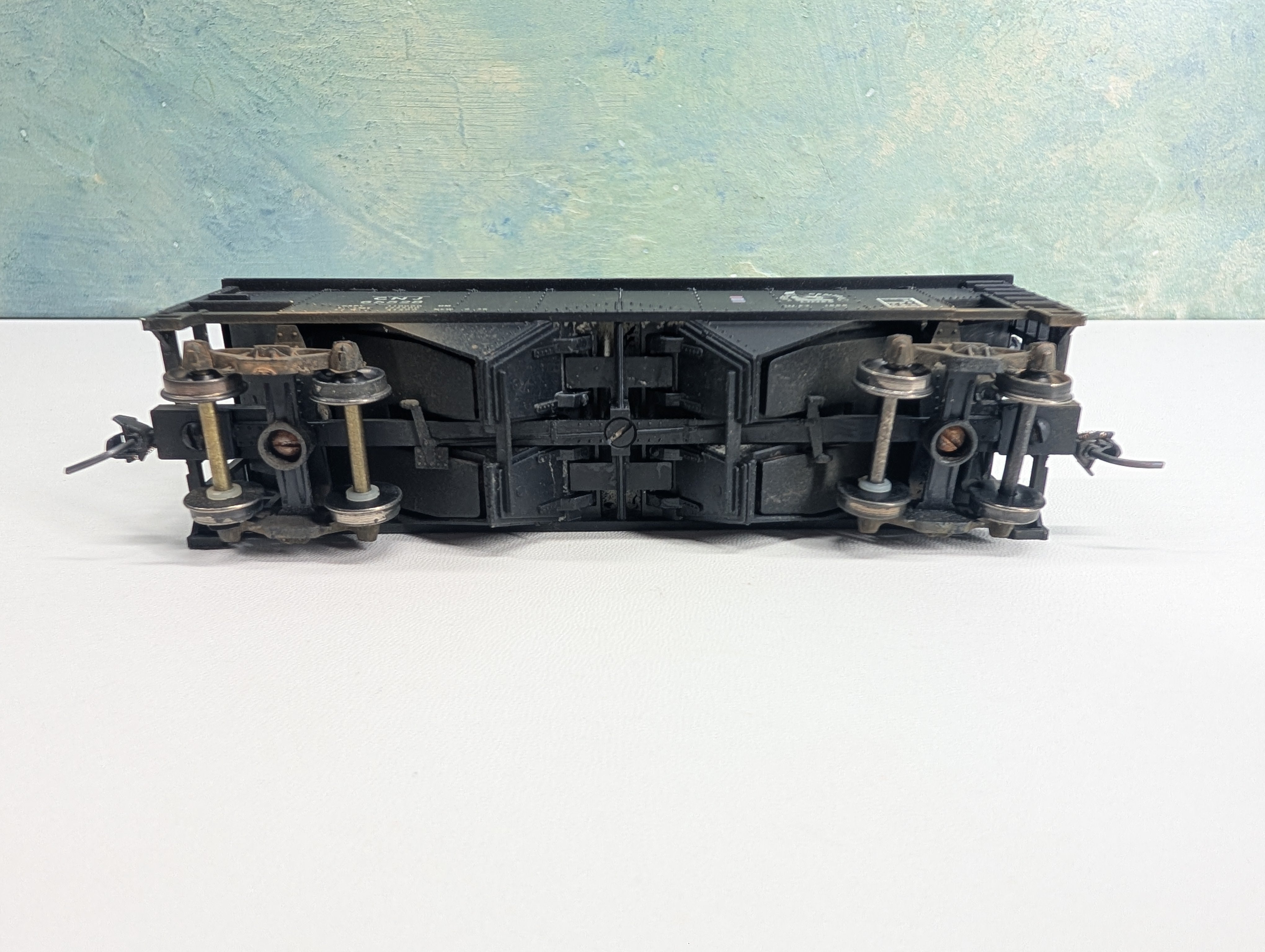 USED HO Scale 2 Bay Hopper CNJ #65528 Metal Wheels, Weathered