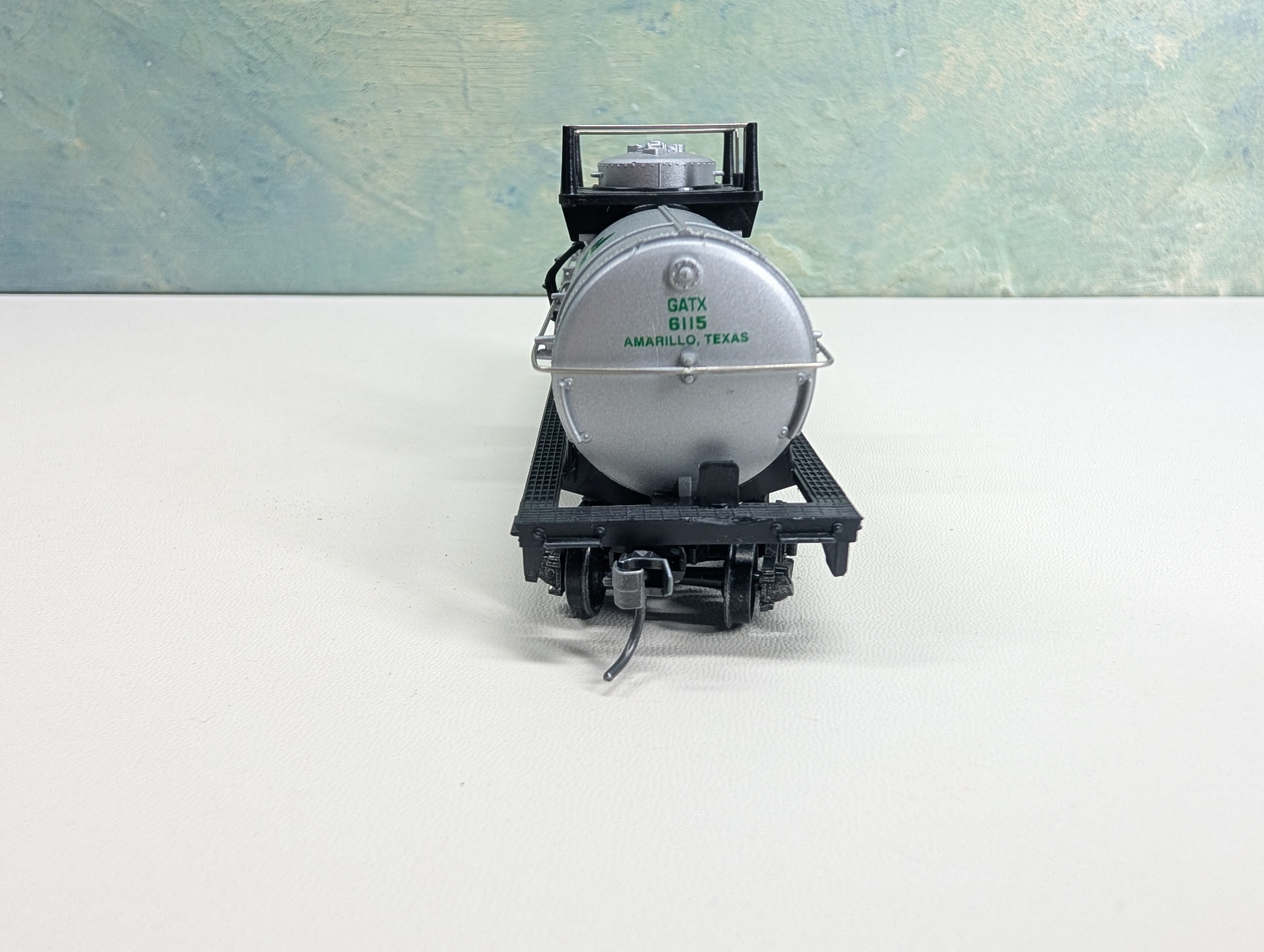USED HO Scale Tank Car Shamrock GATX #6115 Metal Wheels