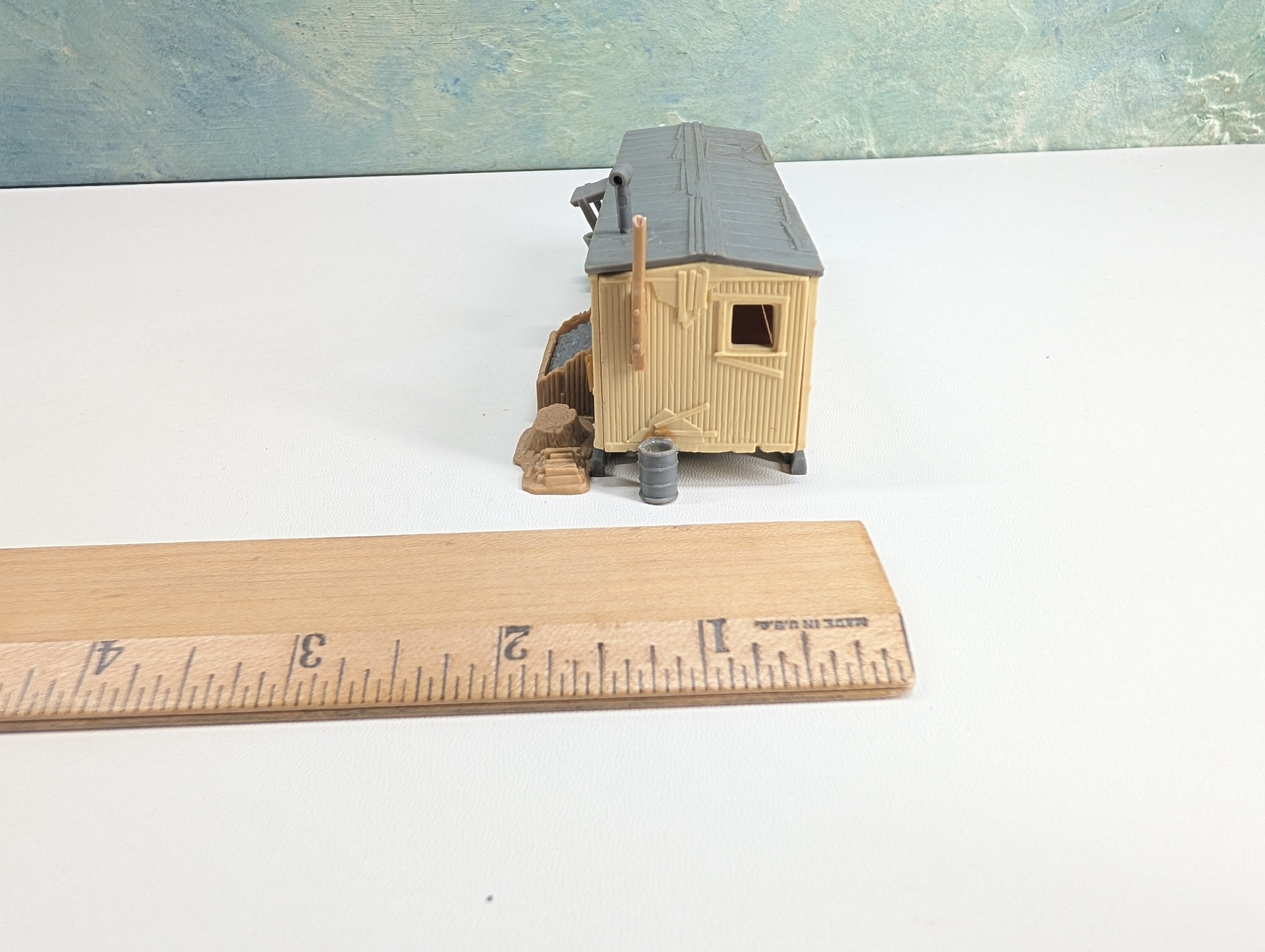 USED HO Scale Light Brown Railroad Work Crew Car