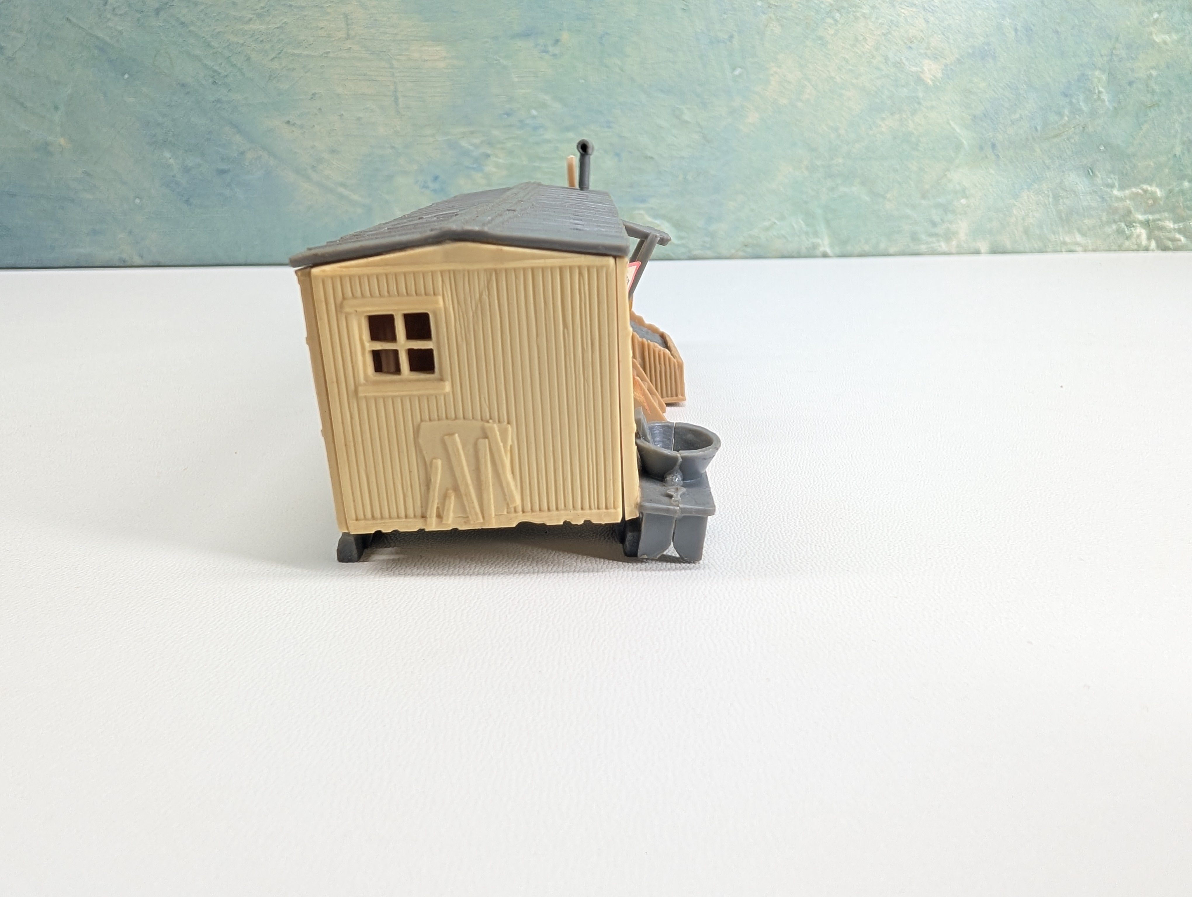 USED HO Scale Light Brown Railroad Work Crew Car