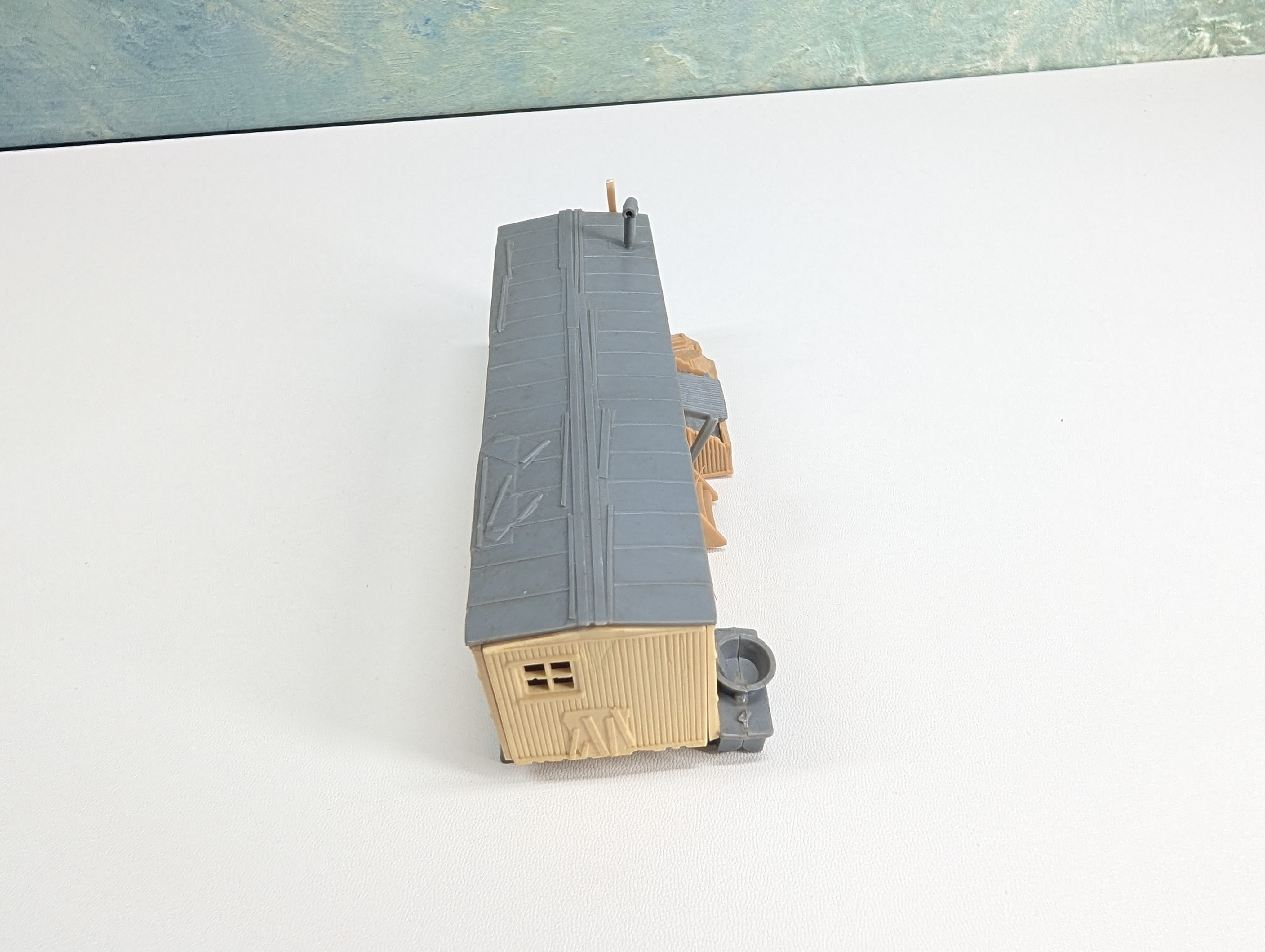 USED HO Scale Light Brown Railroad Work Crew Car