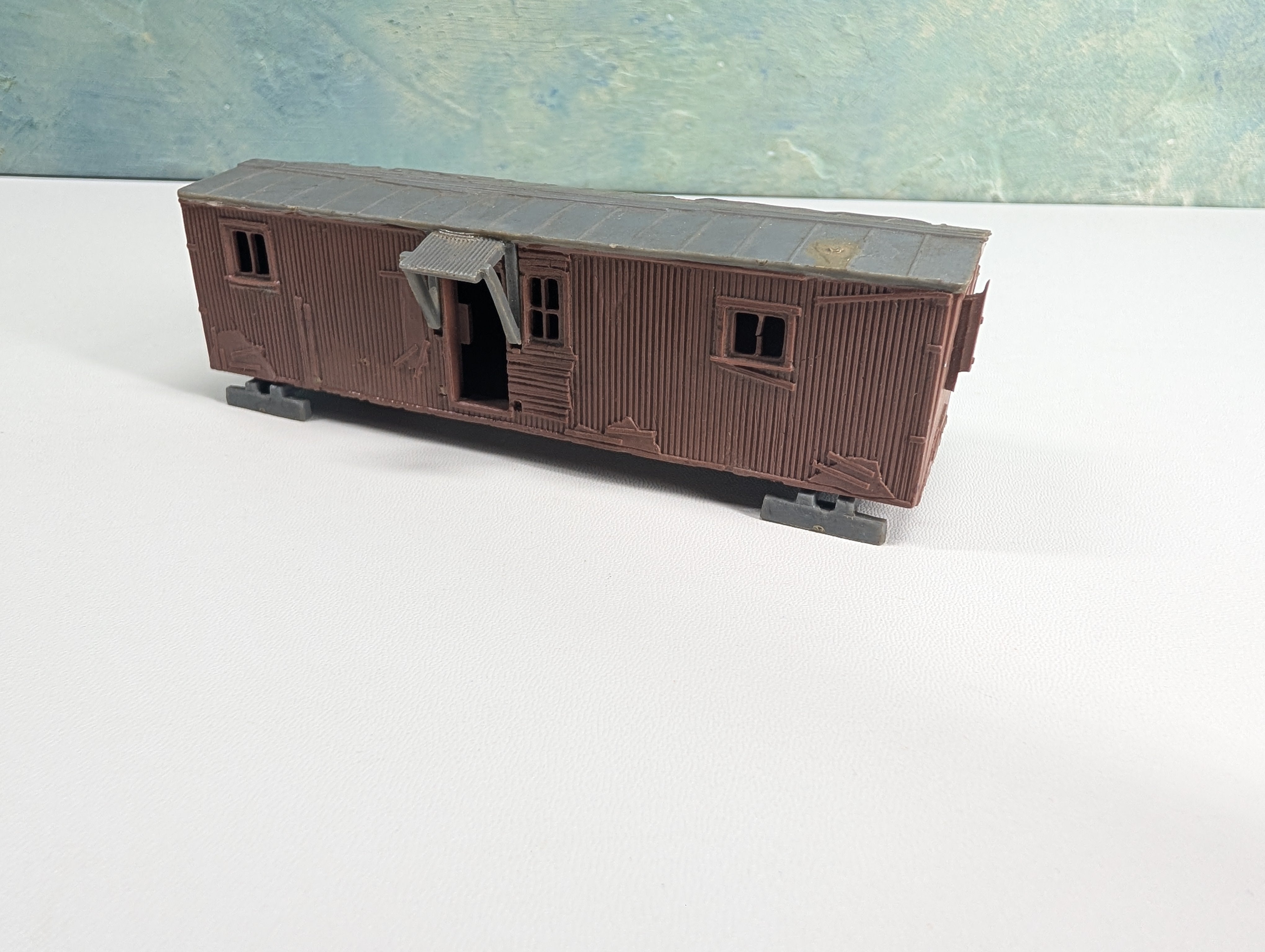 USED HO Scale Dark Brown Railroad Work Crew Car