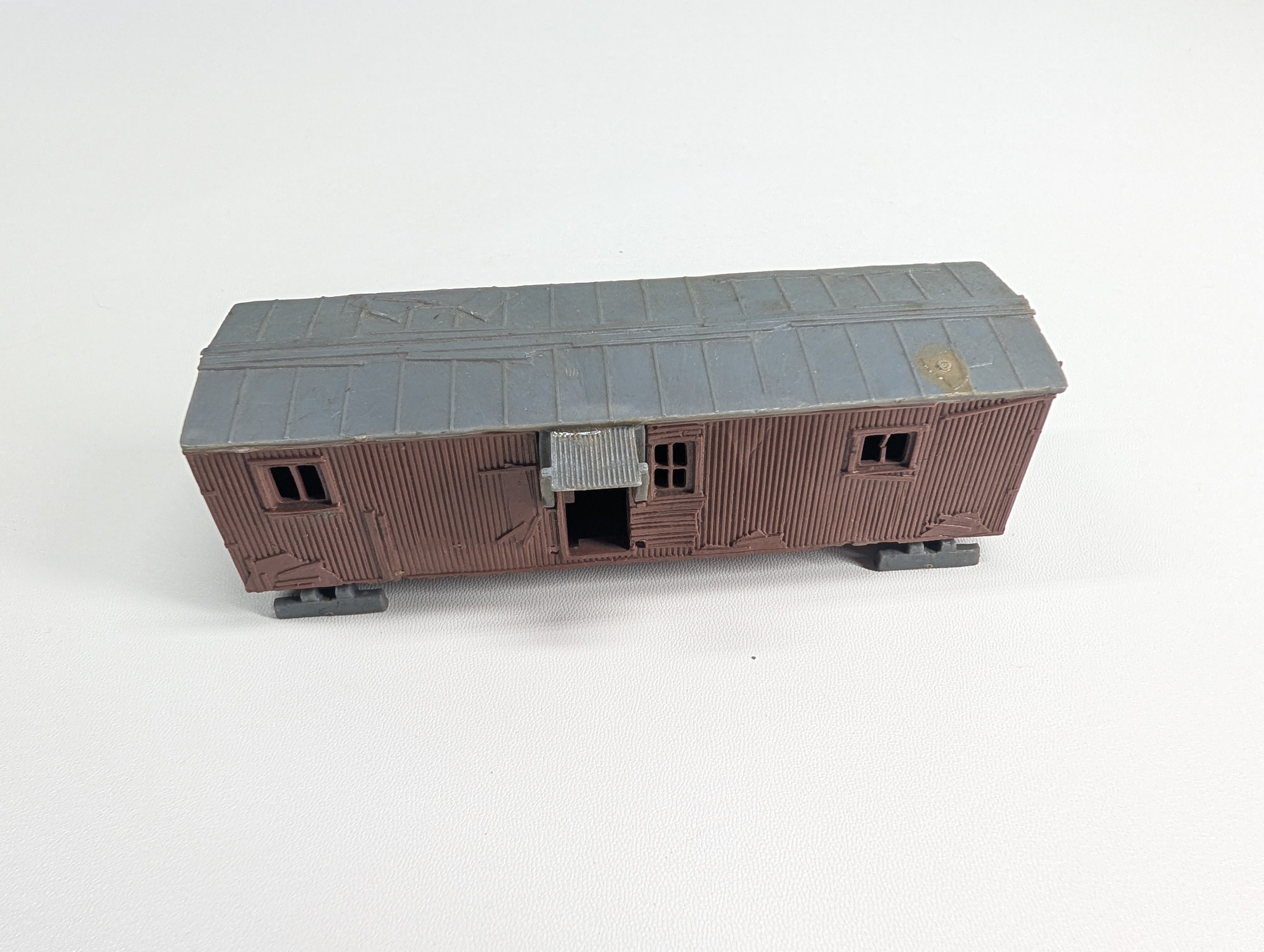 USED HO Scale Dark Brown Railroad Work Crew Car