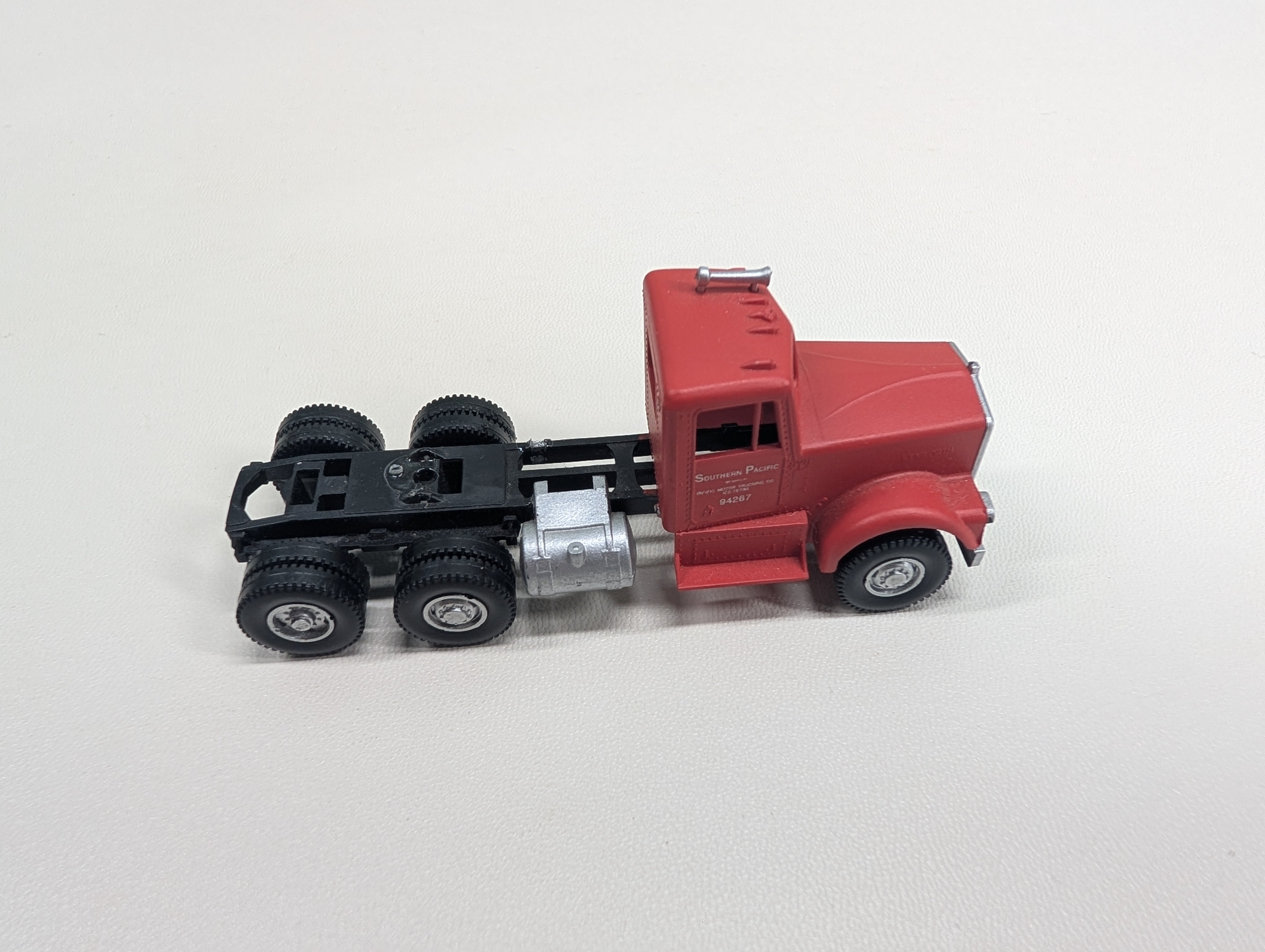 USED Athearn HO Scale Conventional Tractor Southern Pacific