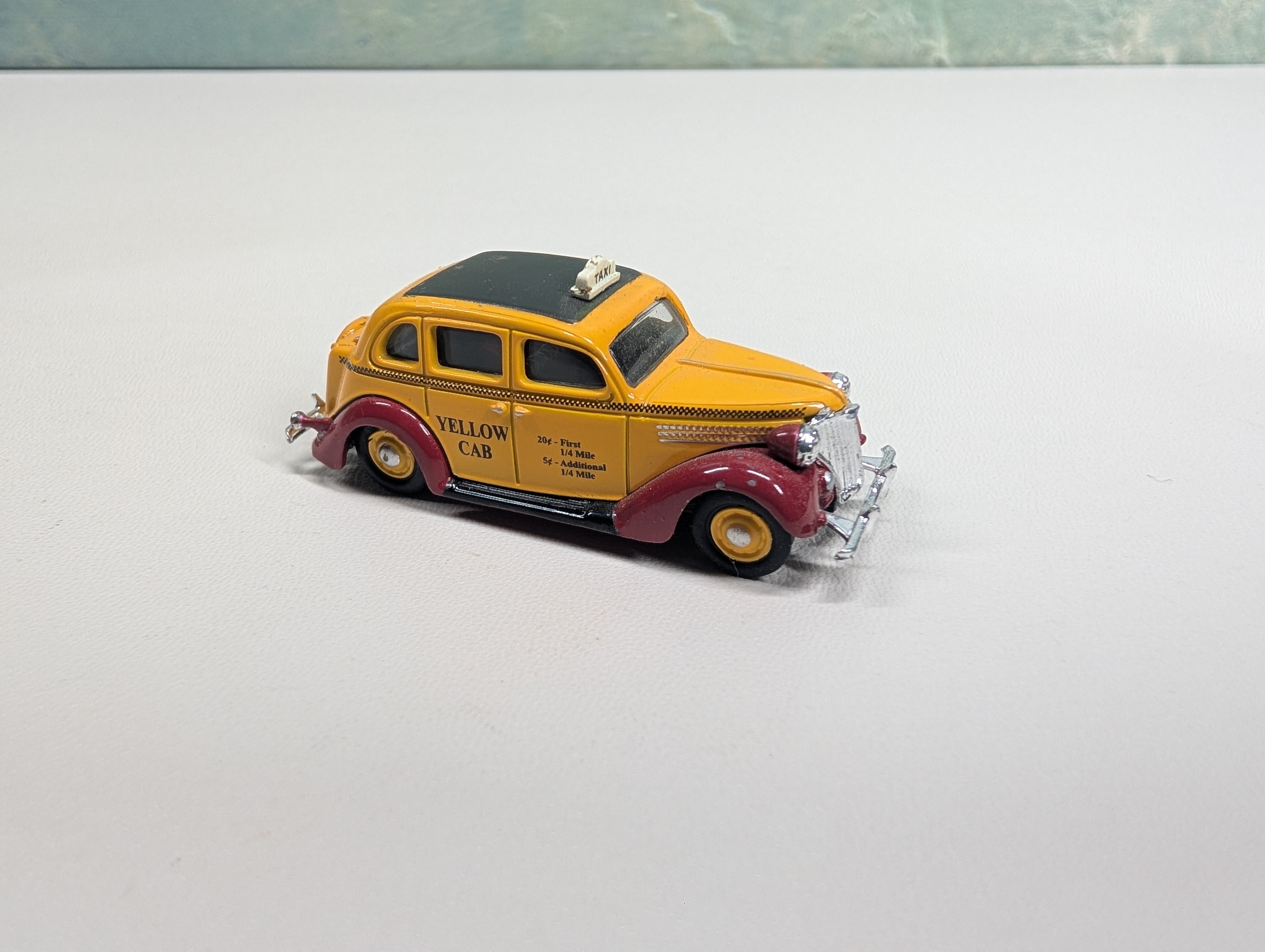 USED Classic Metal Works HO Scale Yellow Cab