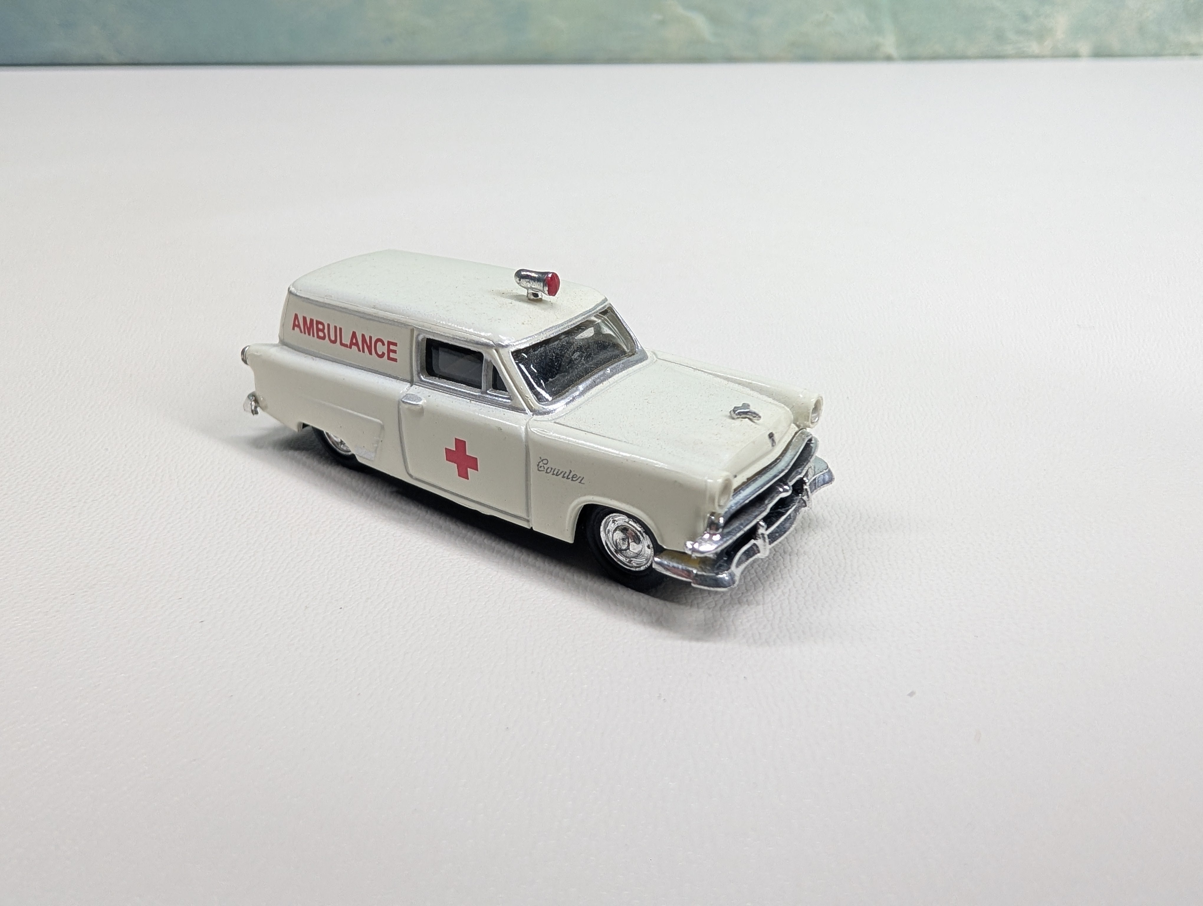 USED Classic Metal Works HO Scale 1953 Ford Courier Sedan Delivery Ambulance