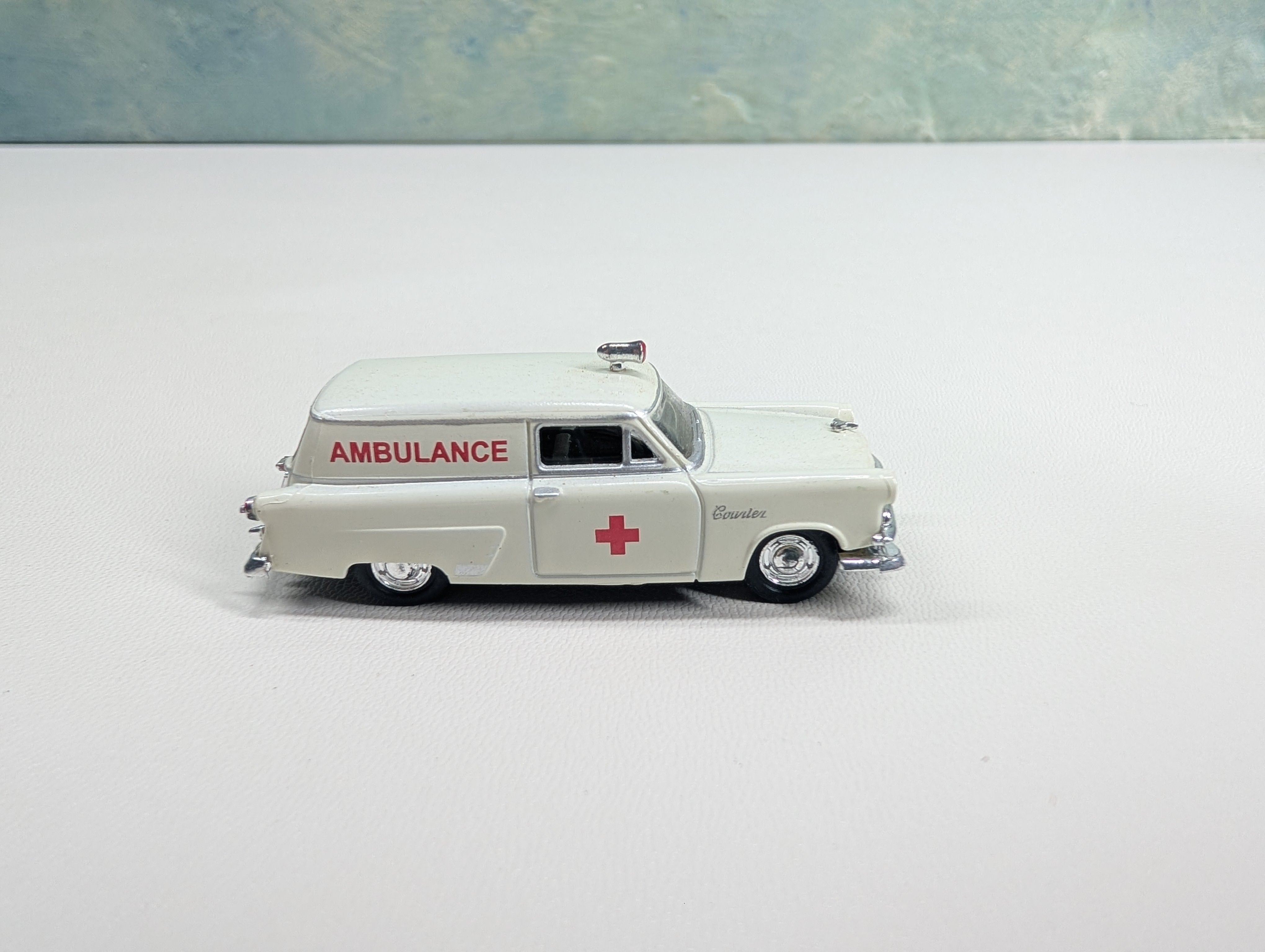 USED Classic Metal Works HO Scale 1953 Ford Courier Sedan Delivery Ambulance