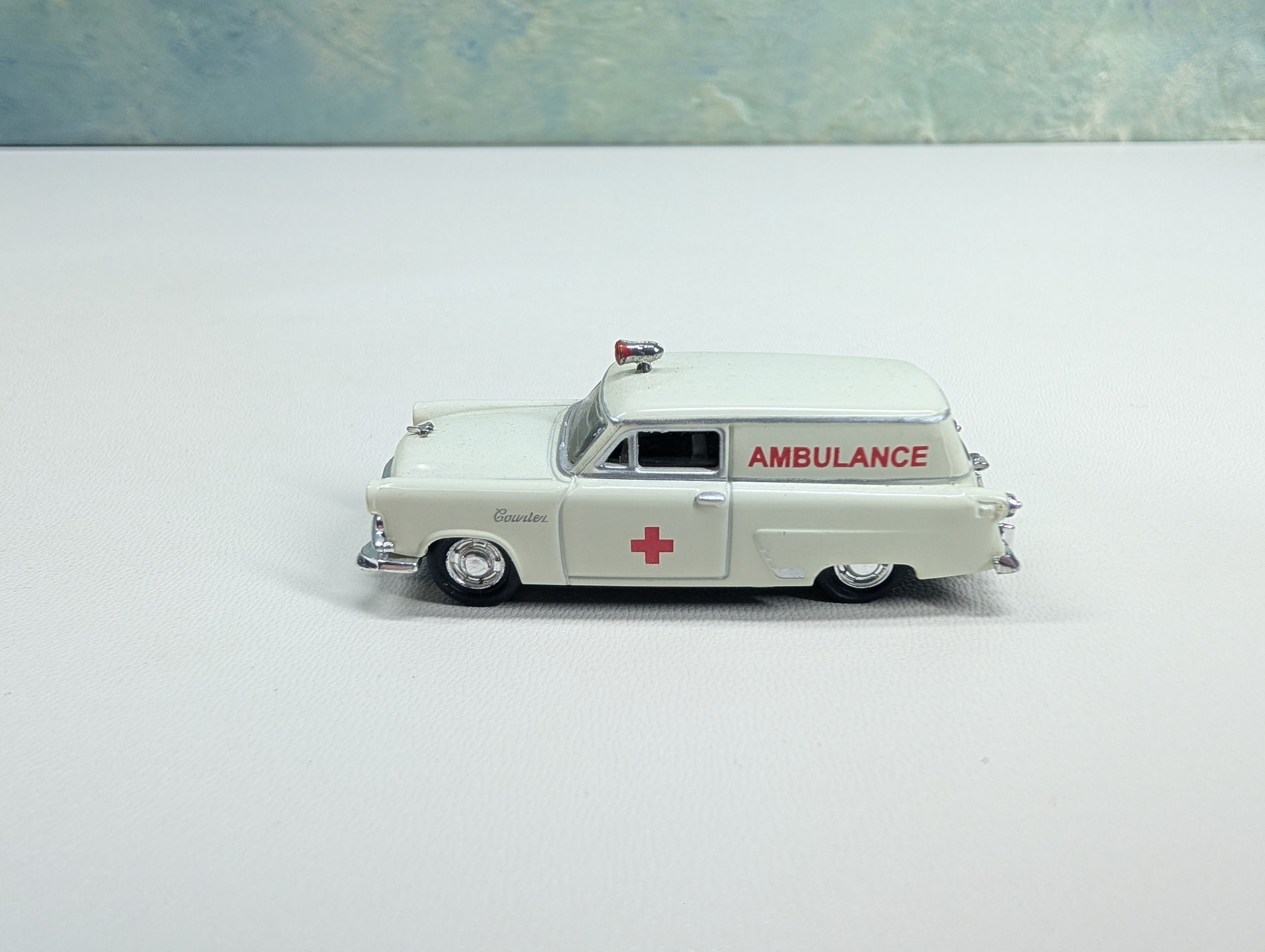 USED Classic Metal Works HO Scale 1953 Ford Courier Sedan Delivery Ambulance